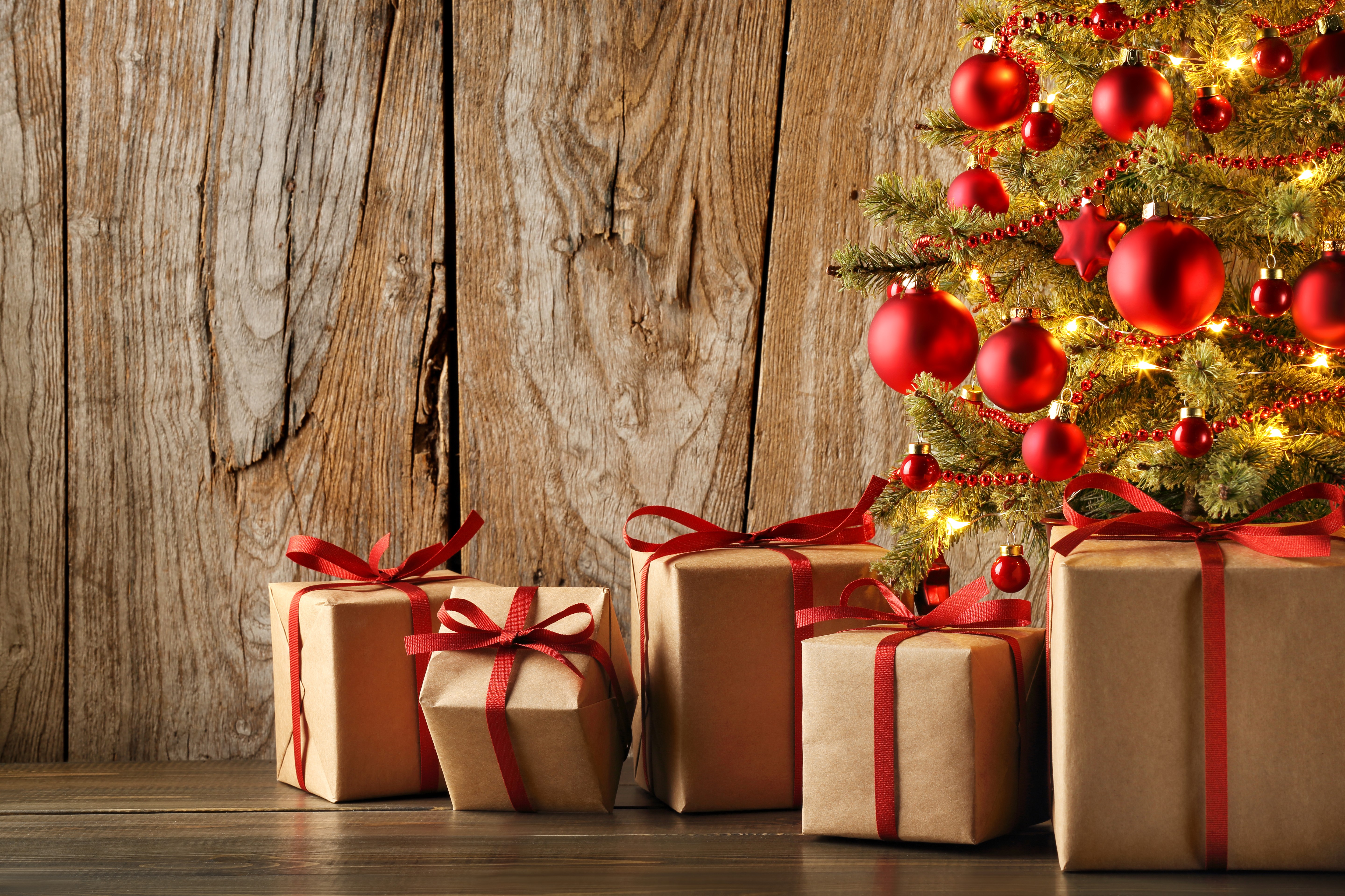 Christmas tree with ornaments and gifts on wooden background HD Wallpaper