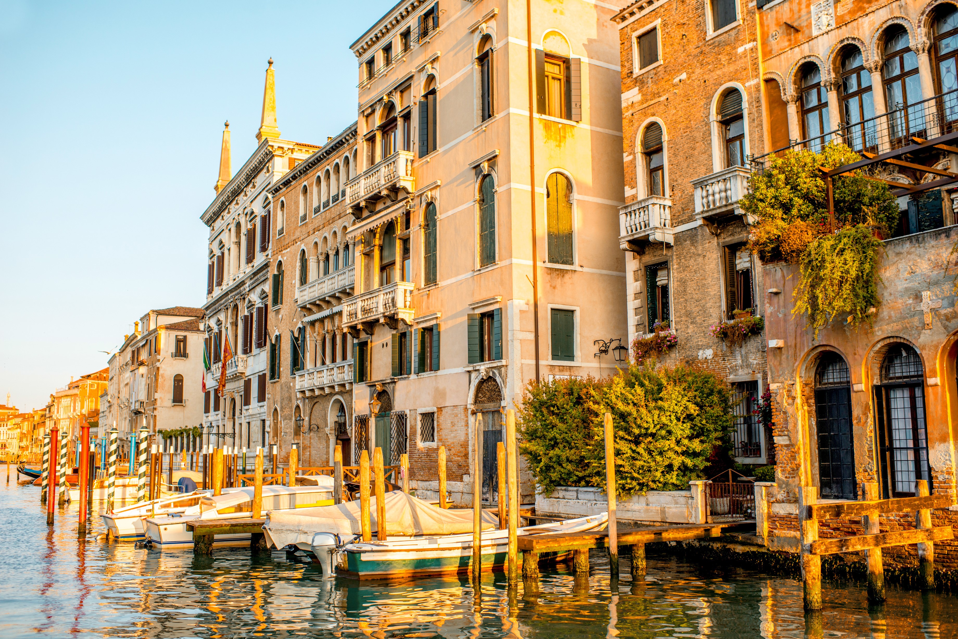 Venice Canal with Boats and Buildings HD Wallpaper