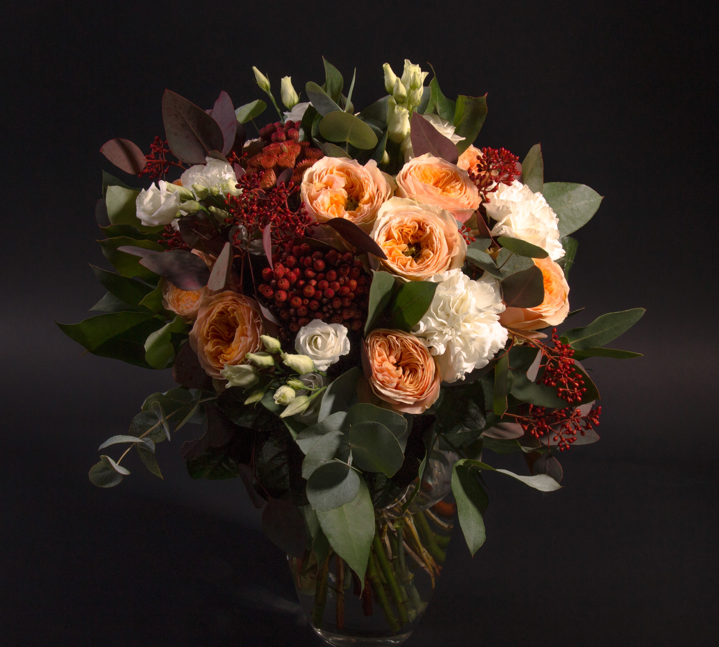 Peach and white rose bouquet with berries HD Wallpaper