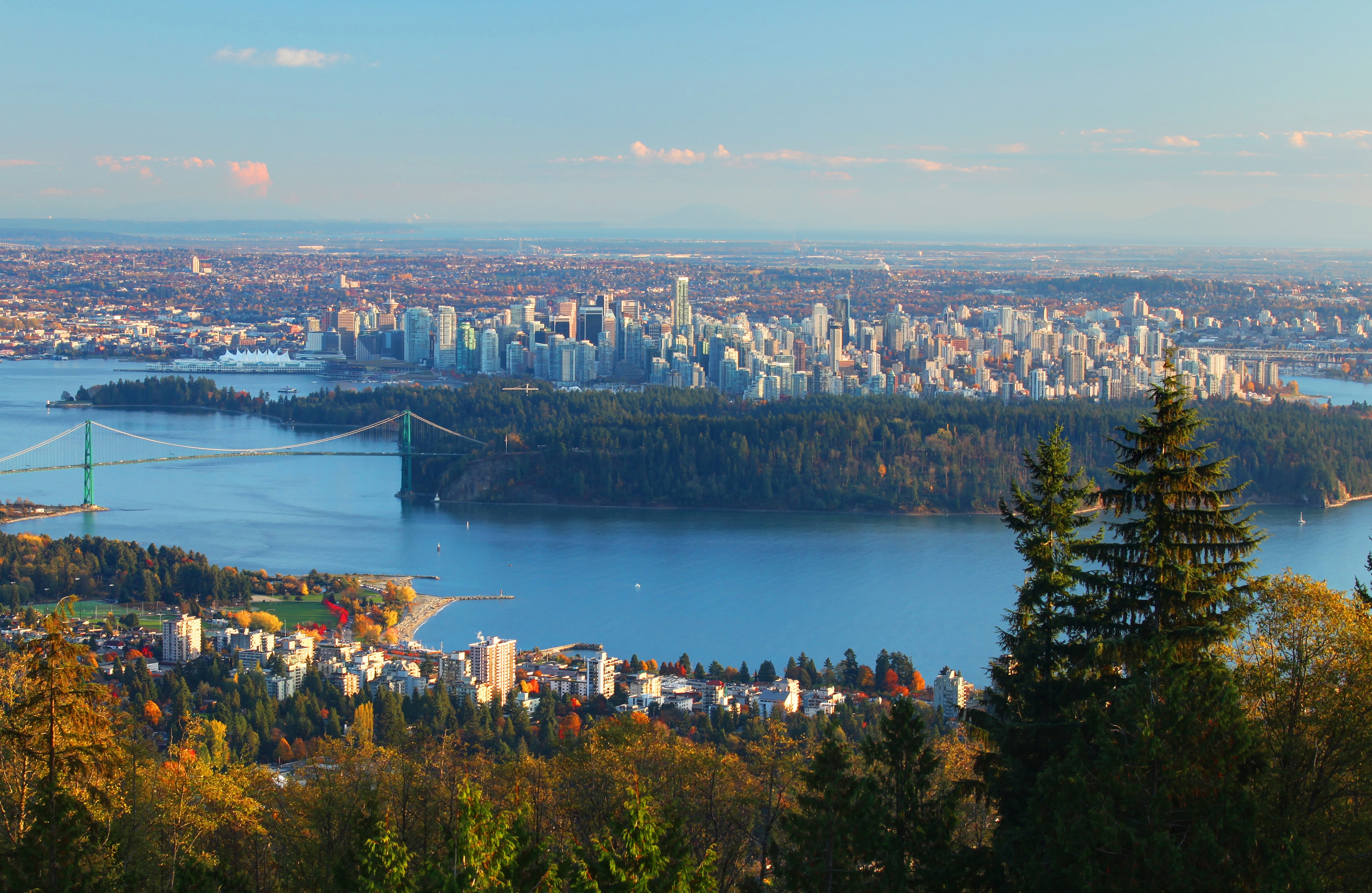 Vancouver cityscape with Lions Gate Bridge and Stanley Park HD Wallpaper