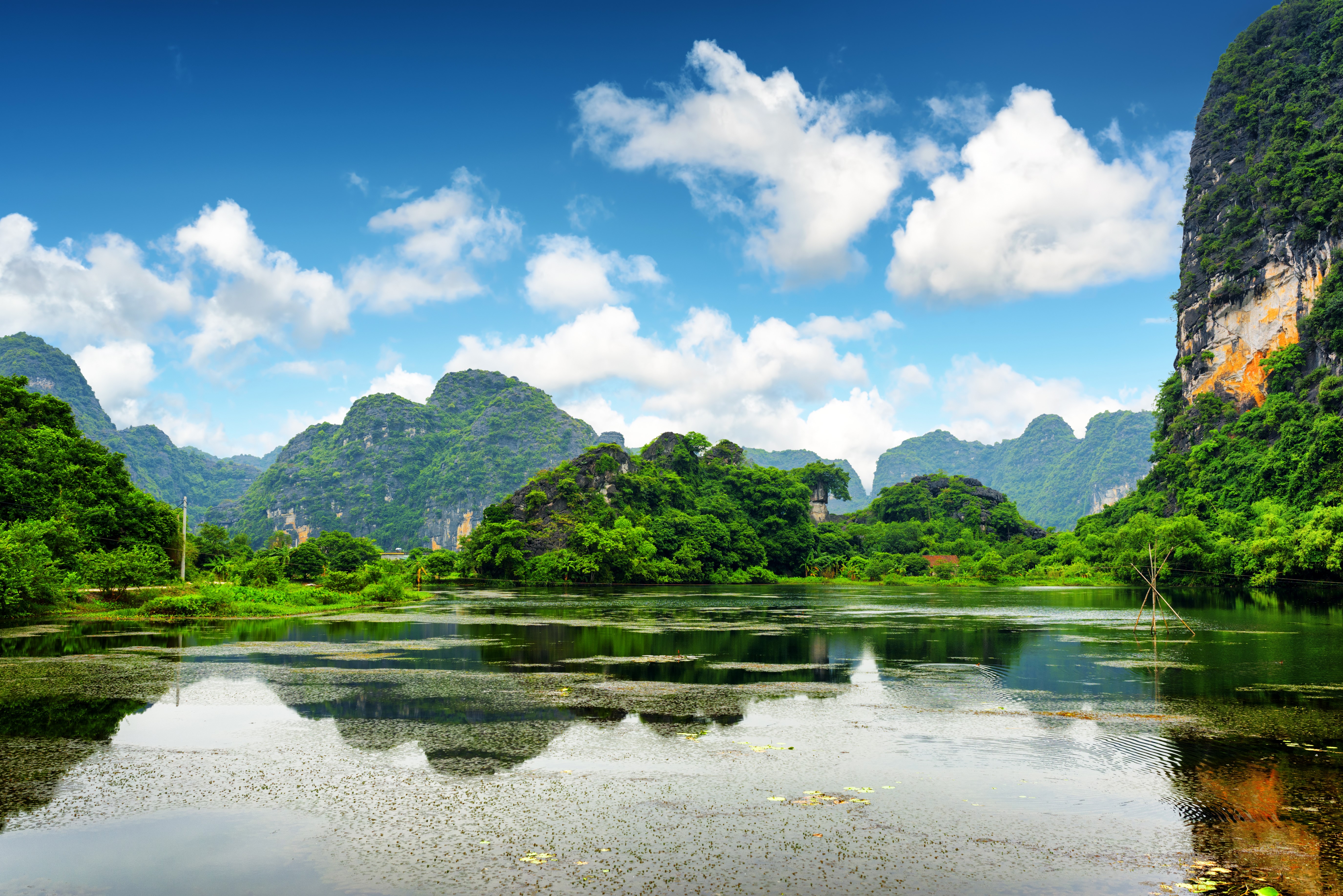 Ninh Binh Province Vietnam Mountains and River Scenery HD Wallpaper