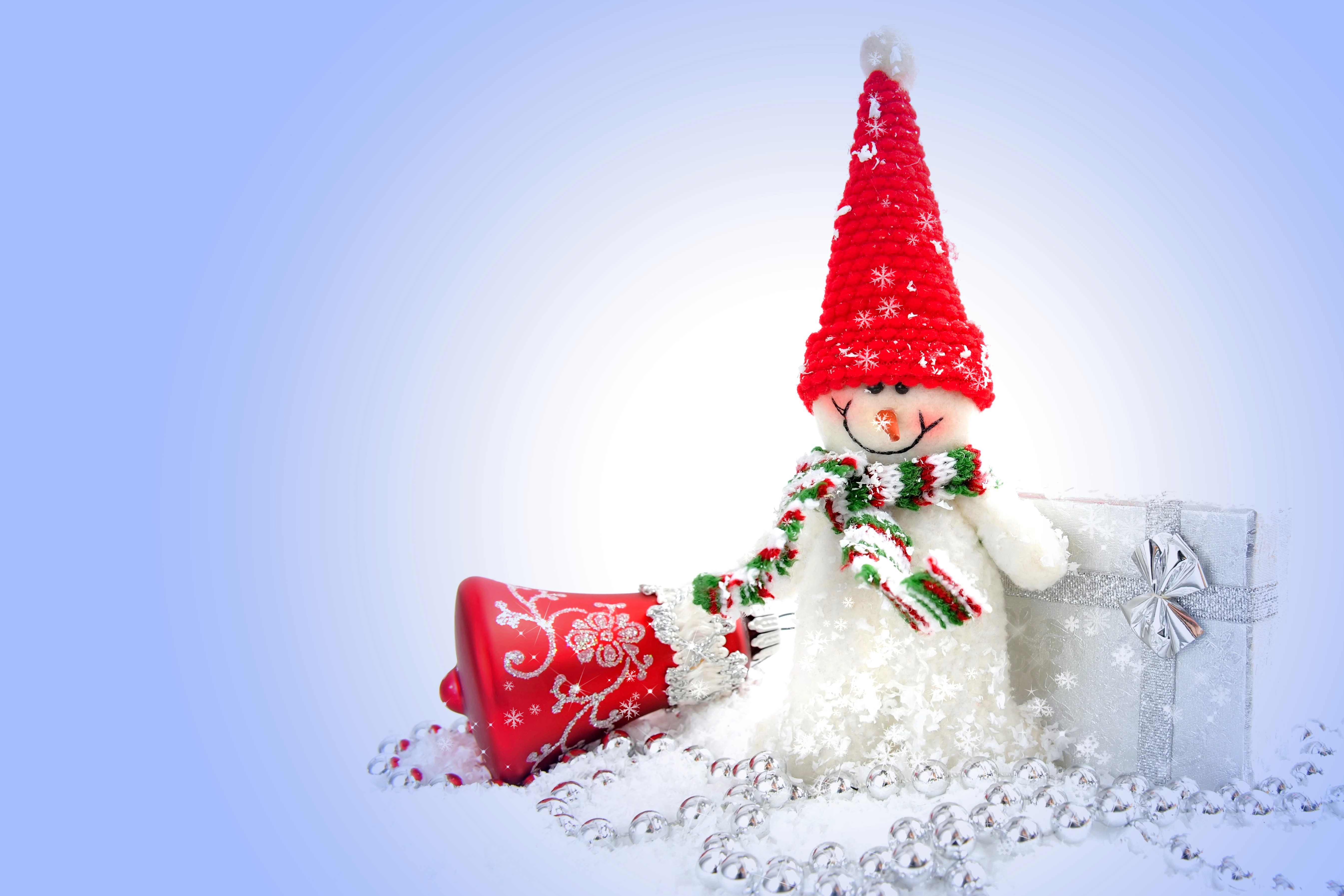 Christmas snowman with gift and bell HD Wallpaper