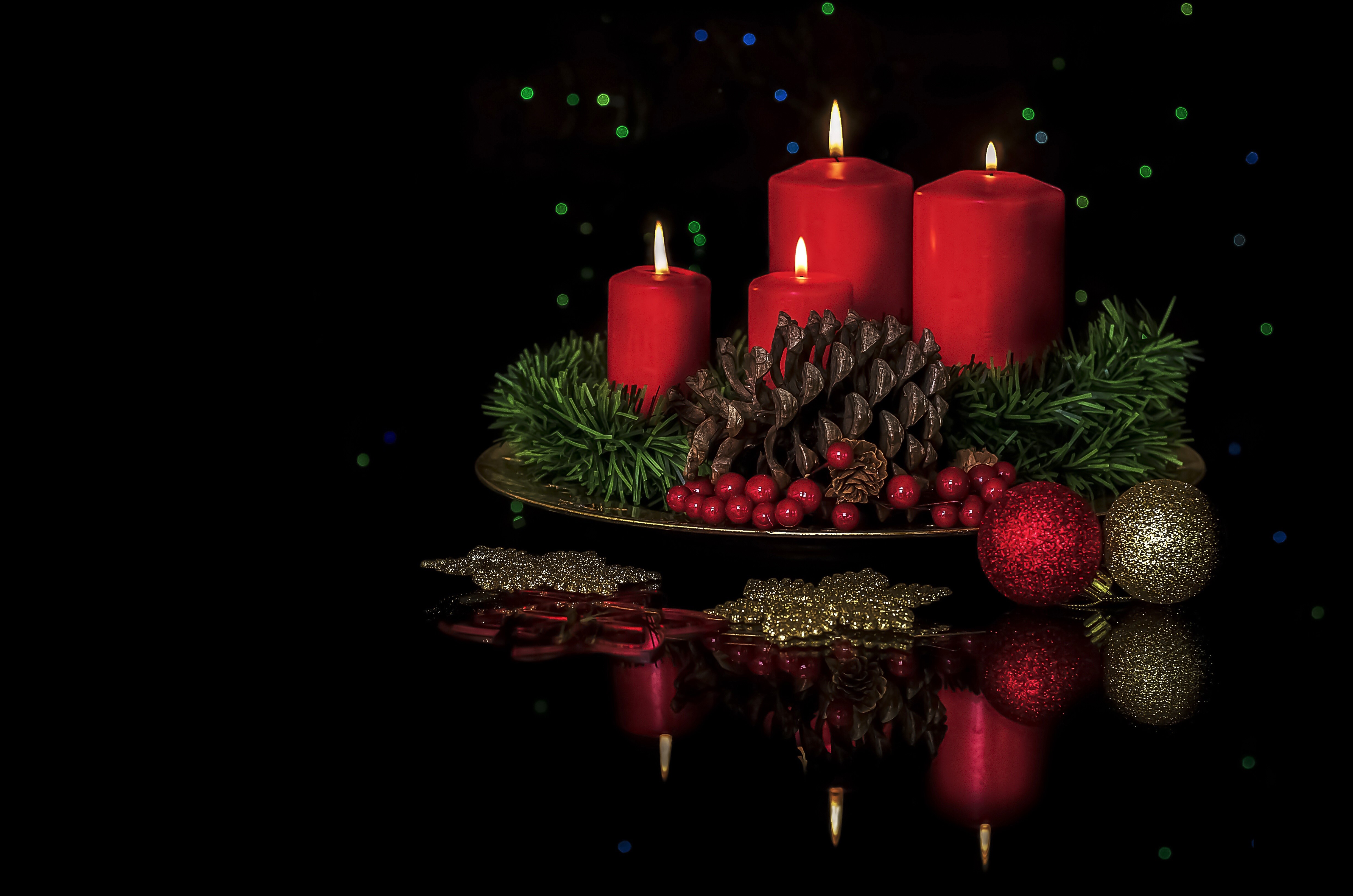 4K Christmas Advent Wreath with Candles and Pine Cone HD Wallpaper
