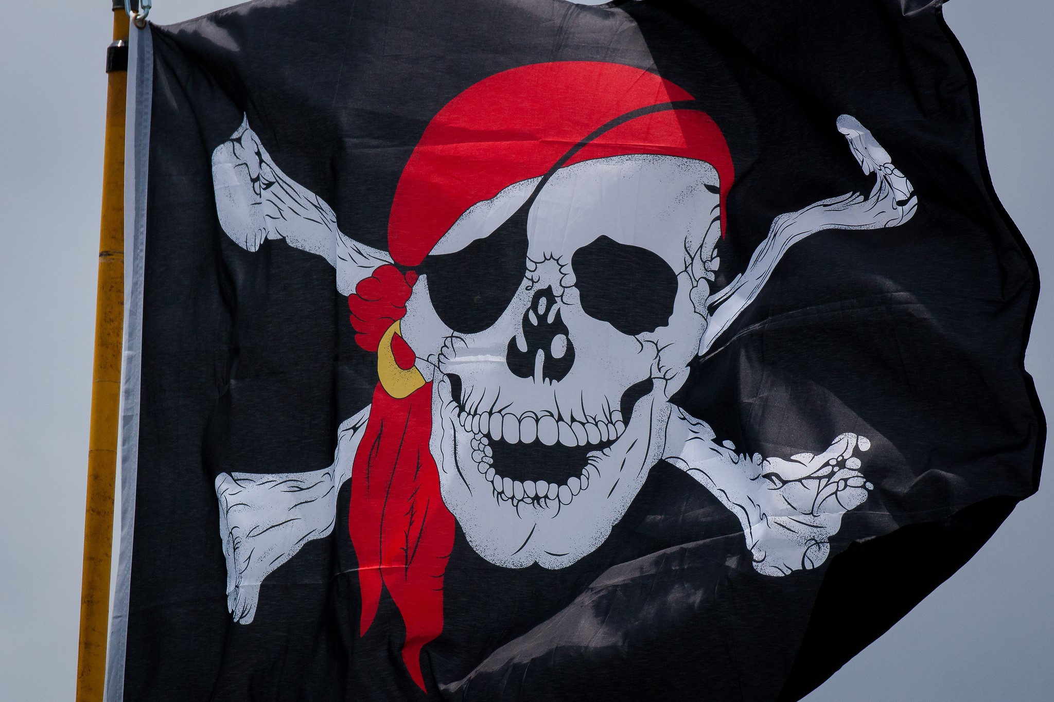 Pirate flag with skull and crossbones HD Wallpaper