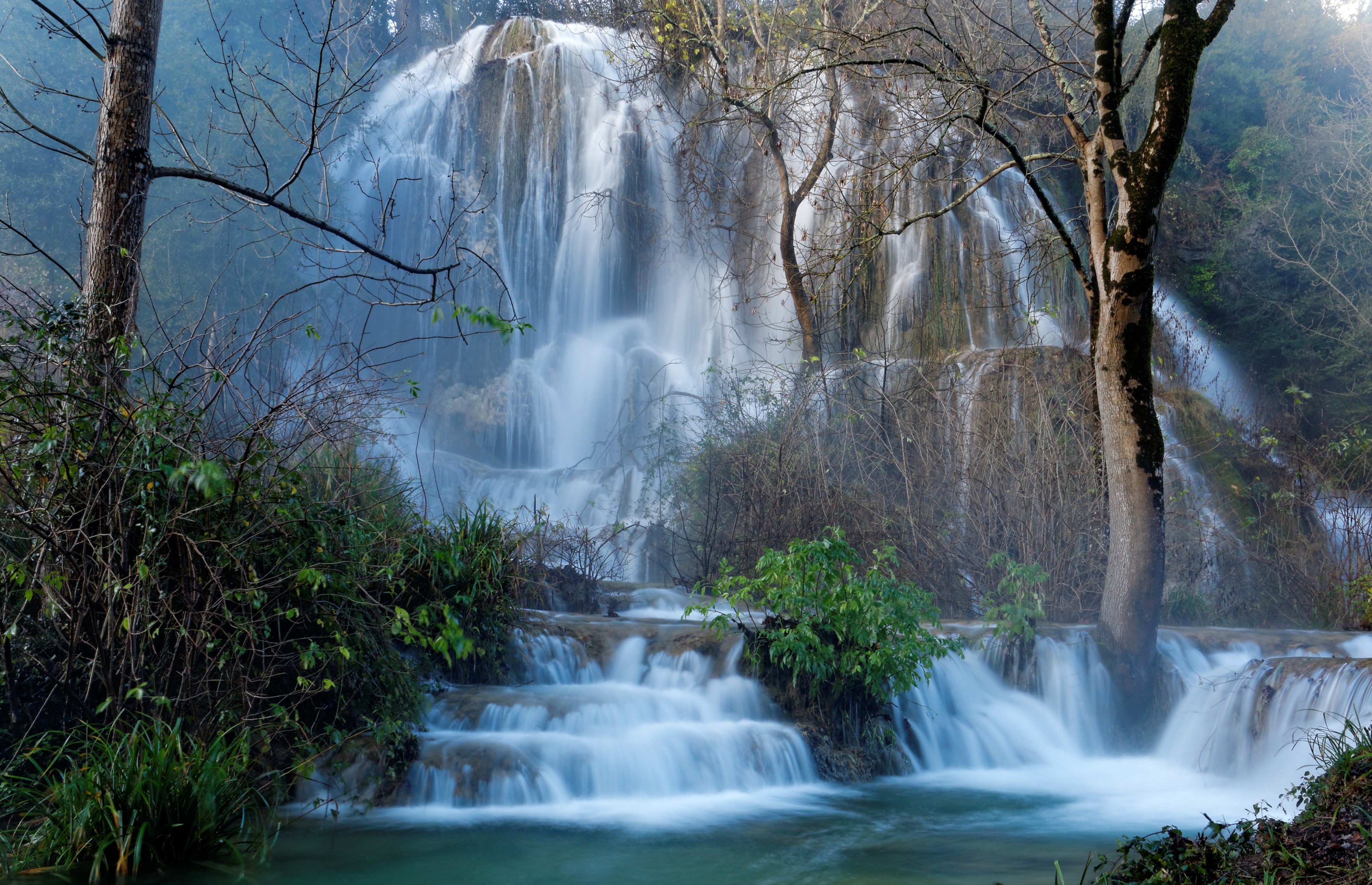 4K Waterfalls in Larnas, France HD Wallpaper