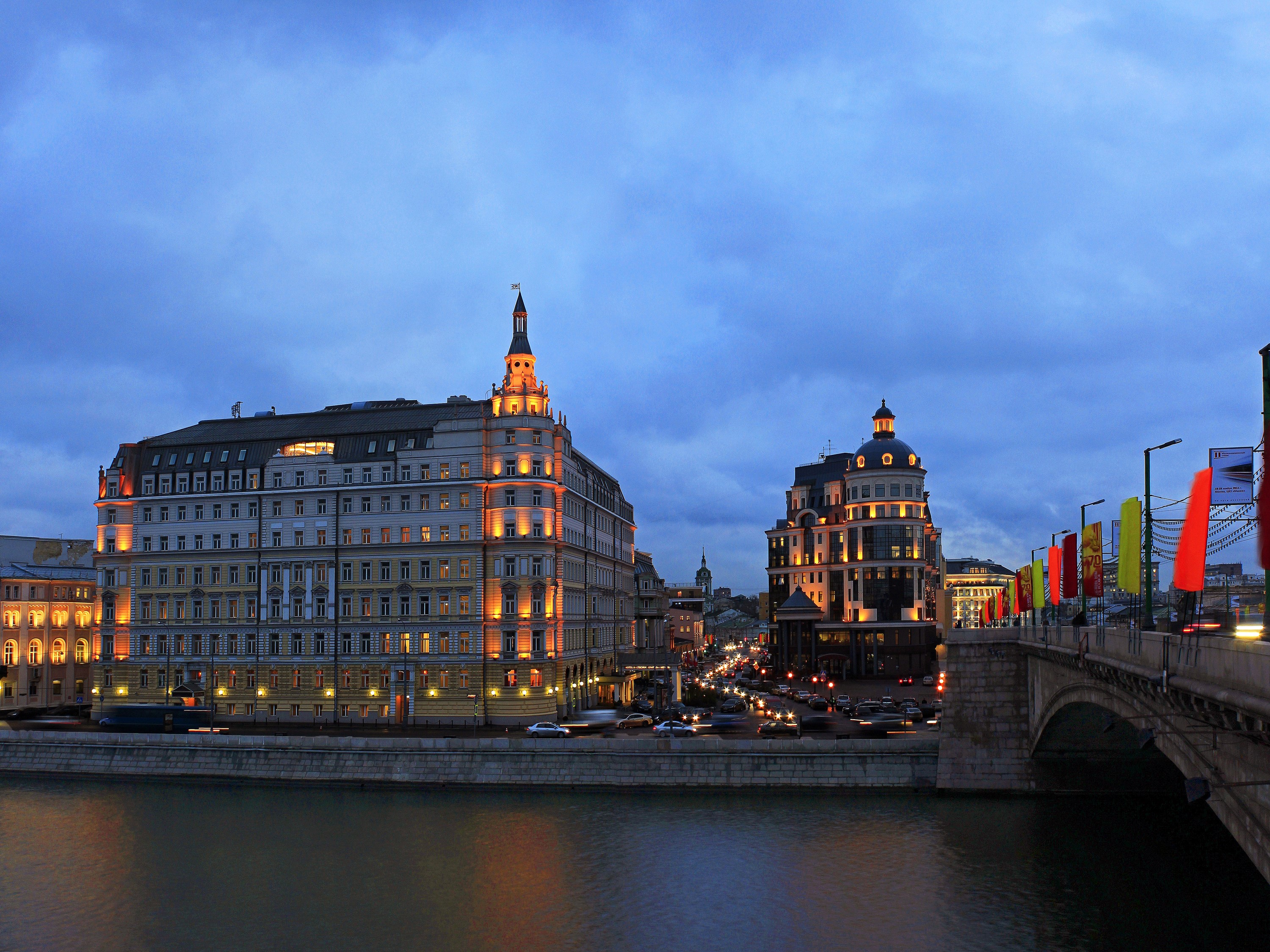 Moscow riverfront buildings and bridge at dusk HD Wallpaper