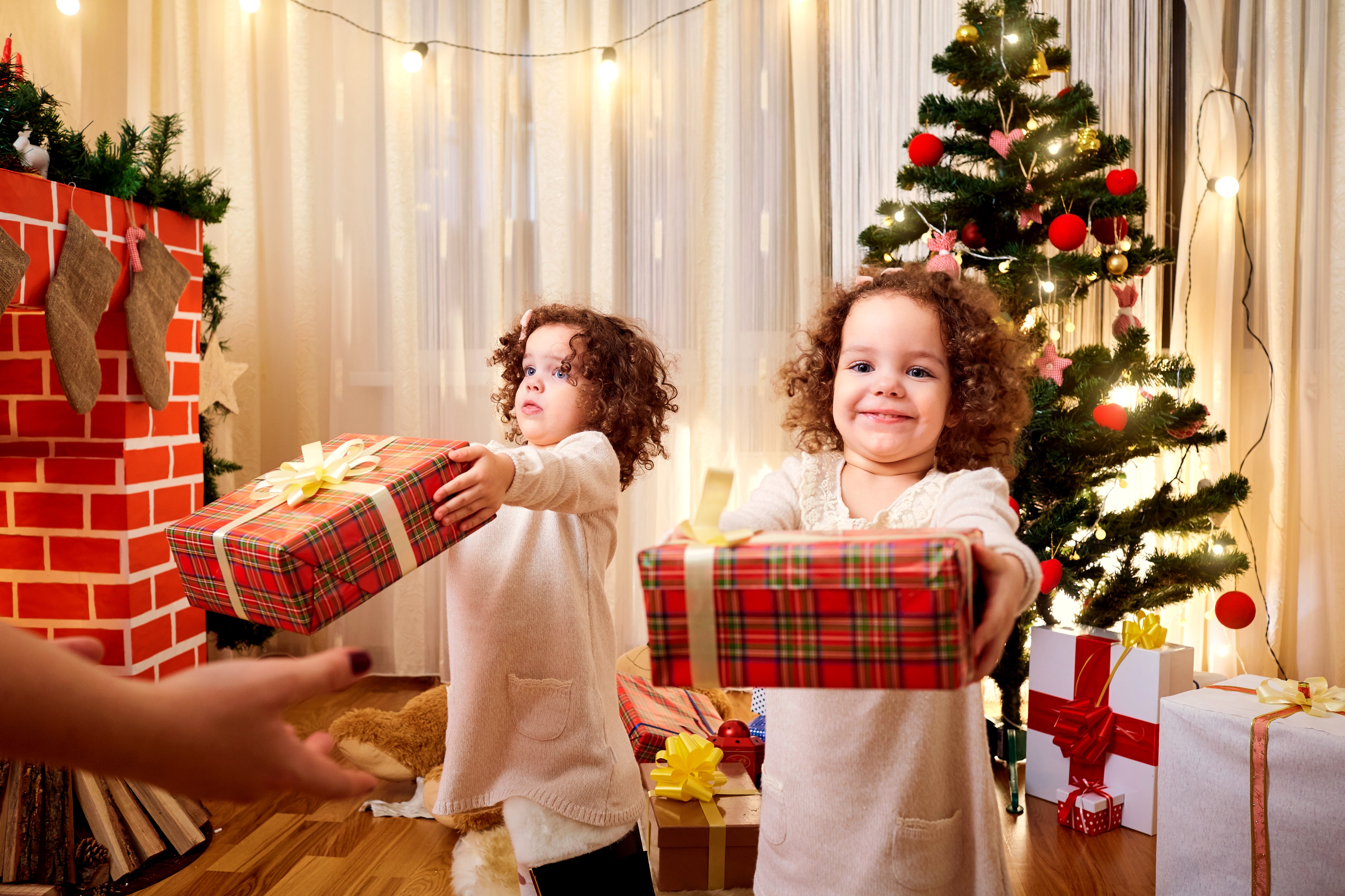 Two little girls giving Christmas gifts HD Wallpaper