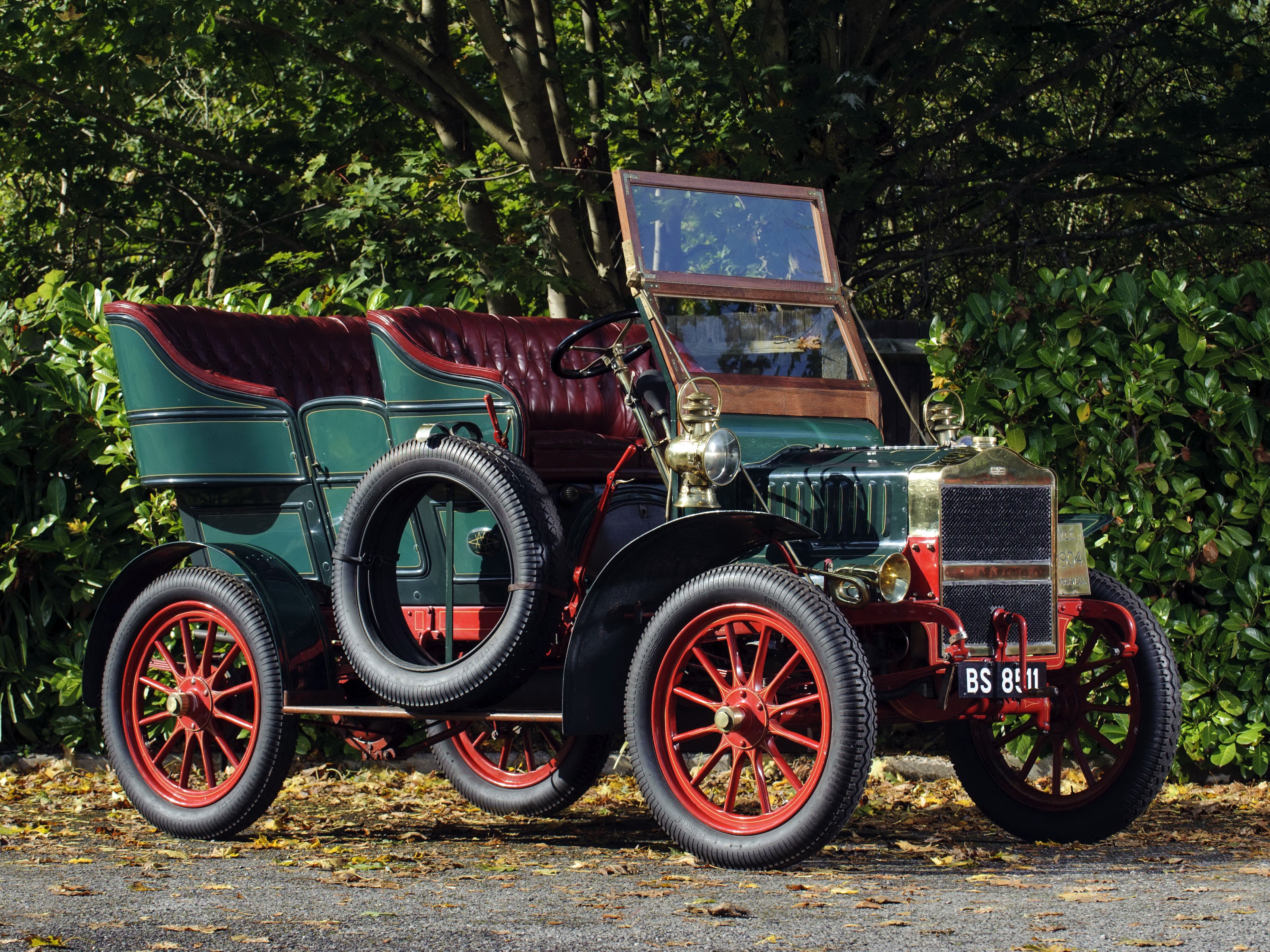 Green Maxwell Cabriolet with Red Wheels HD Wallpaper