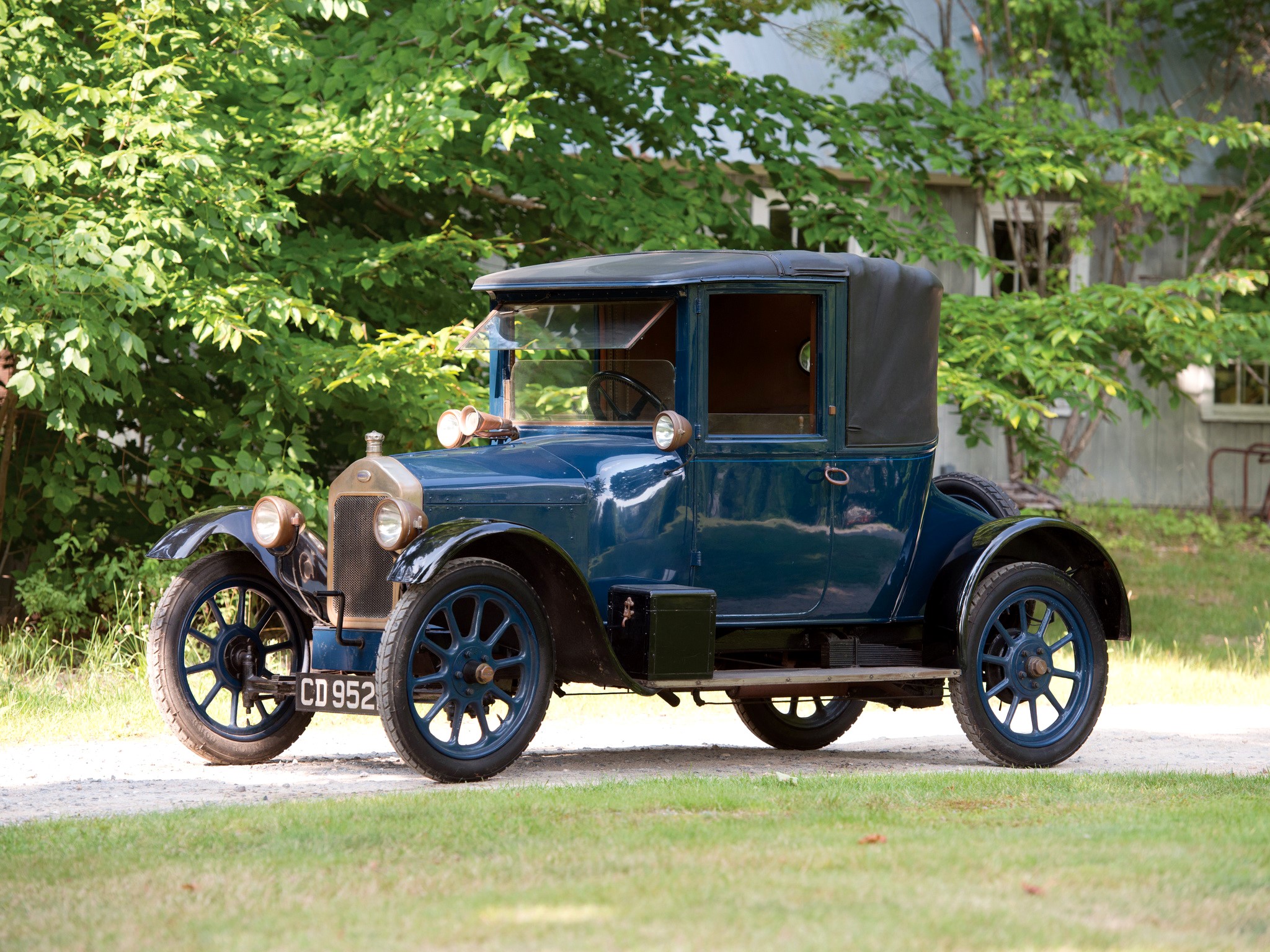 Blue Wolseley vintage car HD Wallpaper