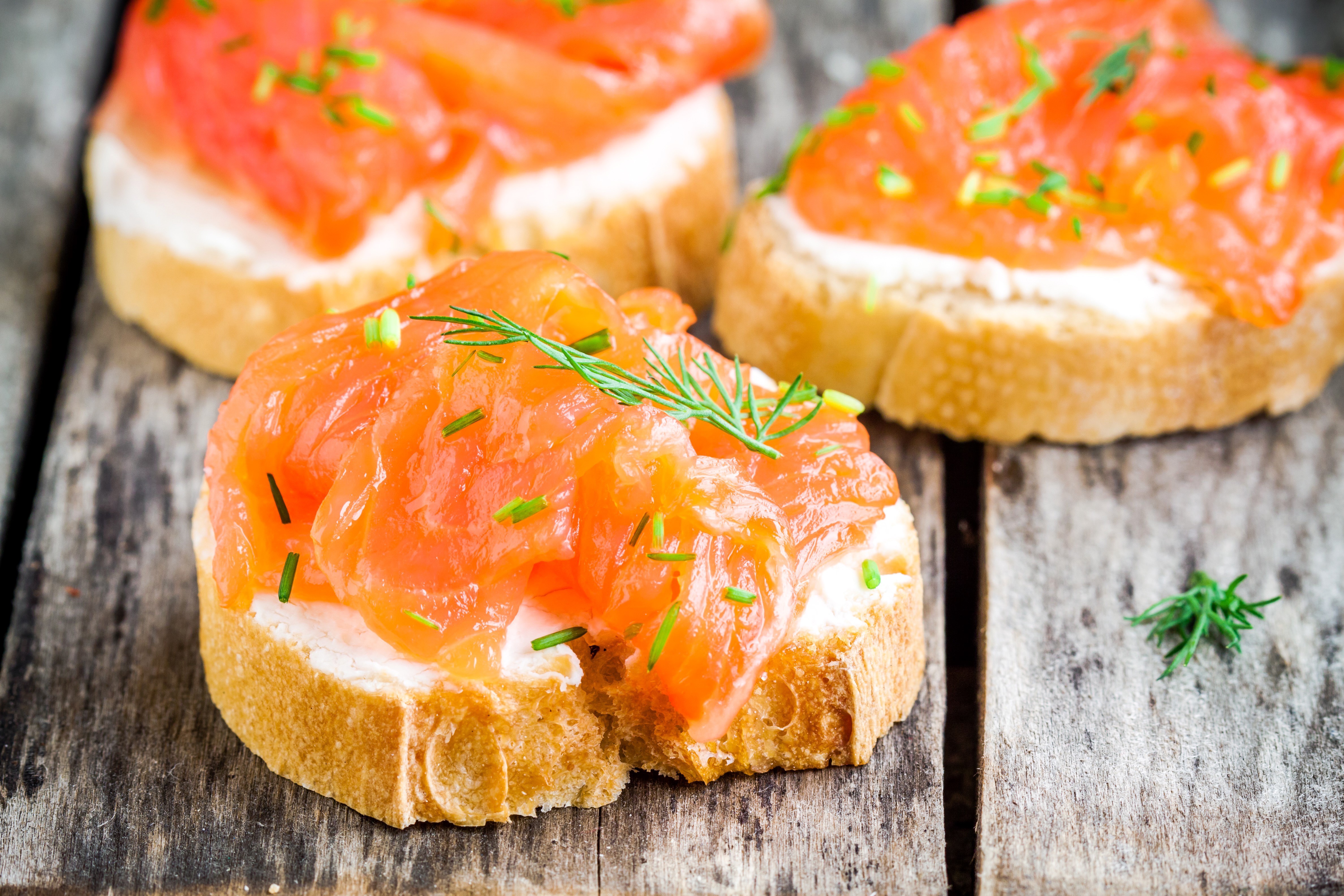 Salmon Butterbrot on Wood Planks HD Wallpaper