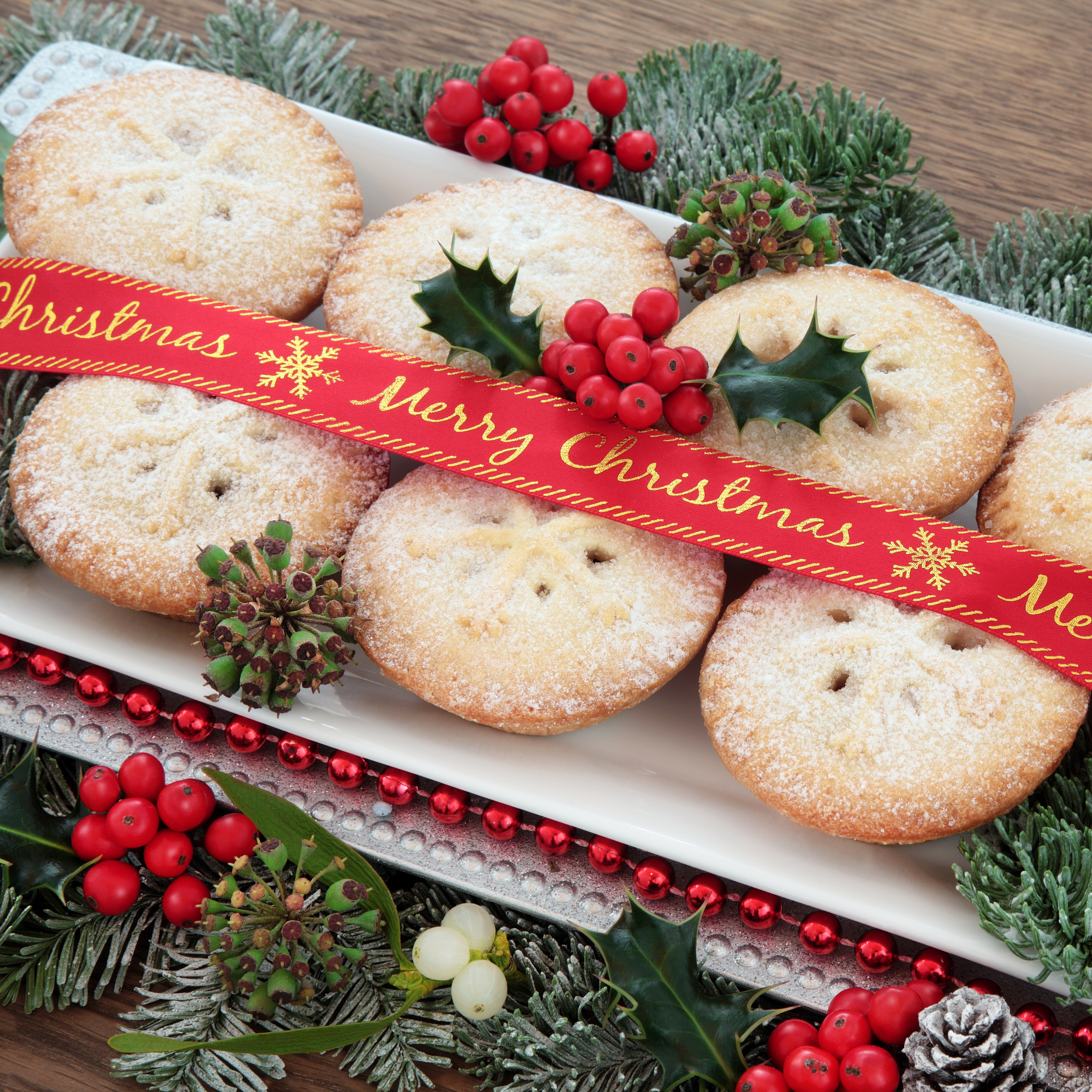 Christmas pastries with ribbon and berries HD Wallpaper