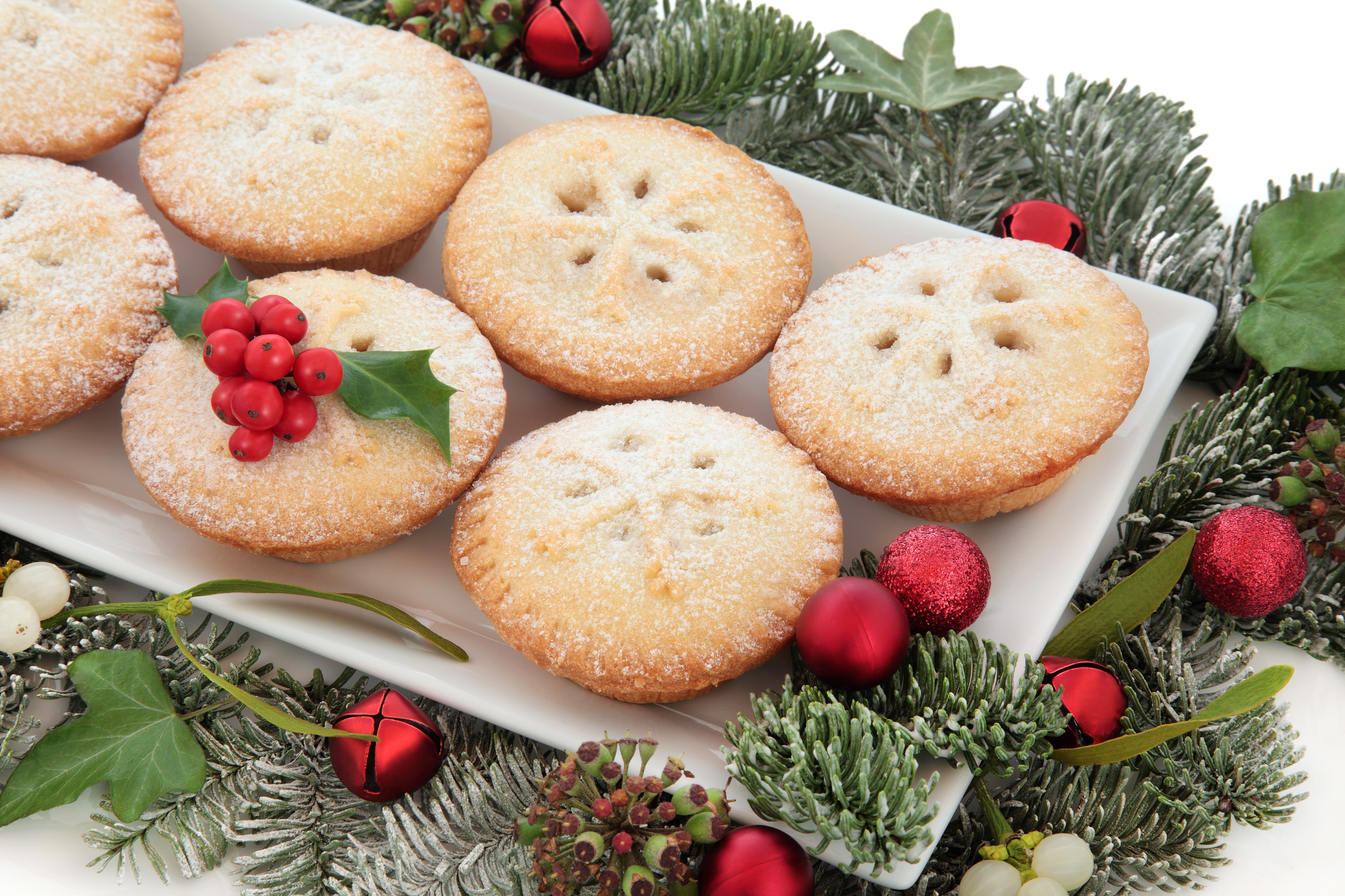Christmas Mince Pies with Holly and Berries HD Wallpaper