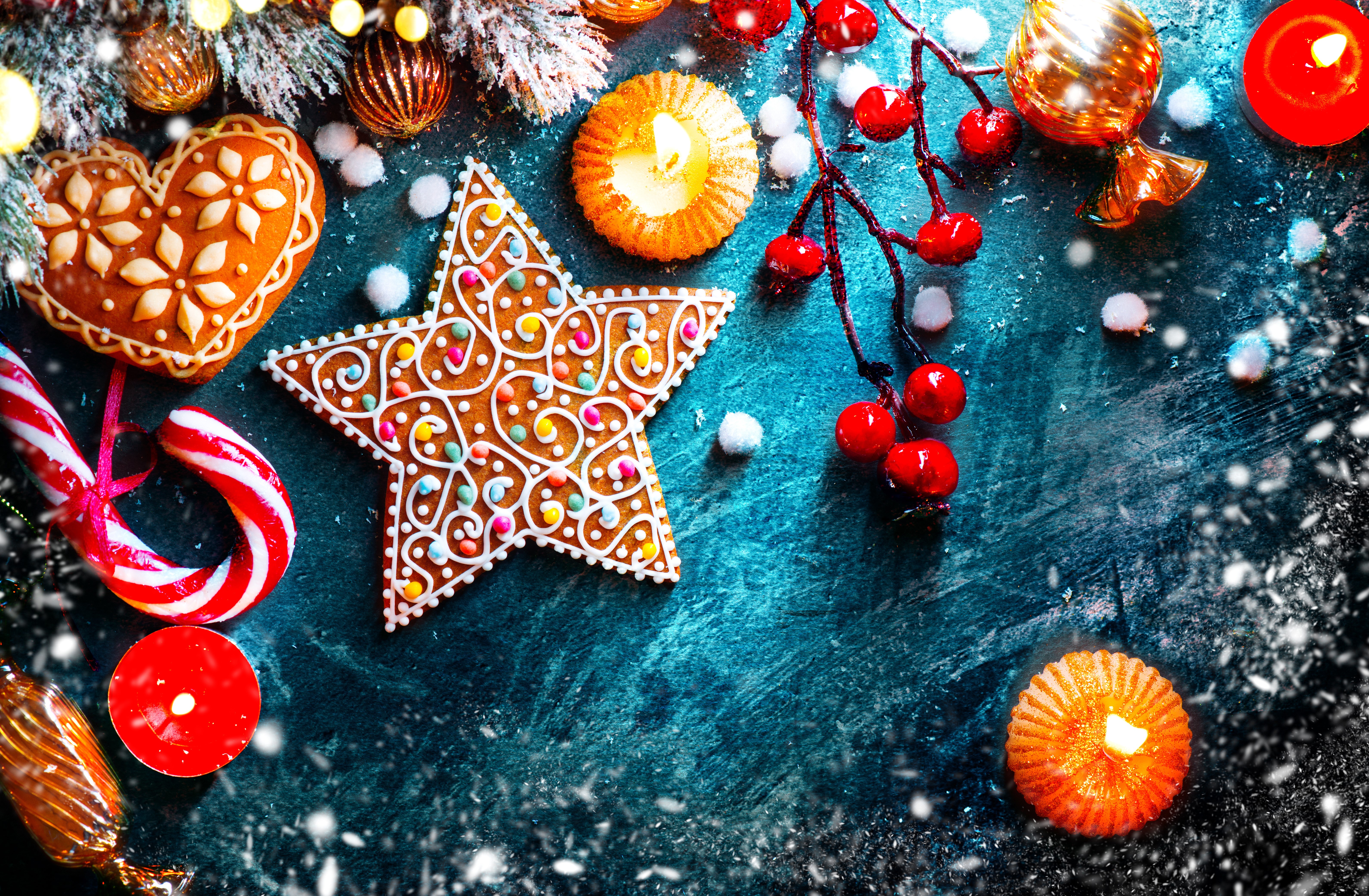 Christmas gingerbread cookies and decorations HD Wallpaper