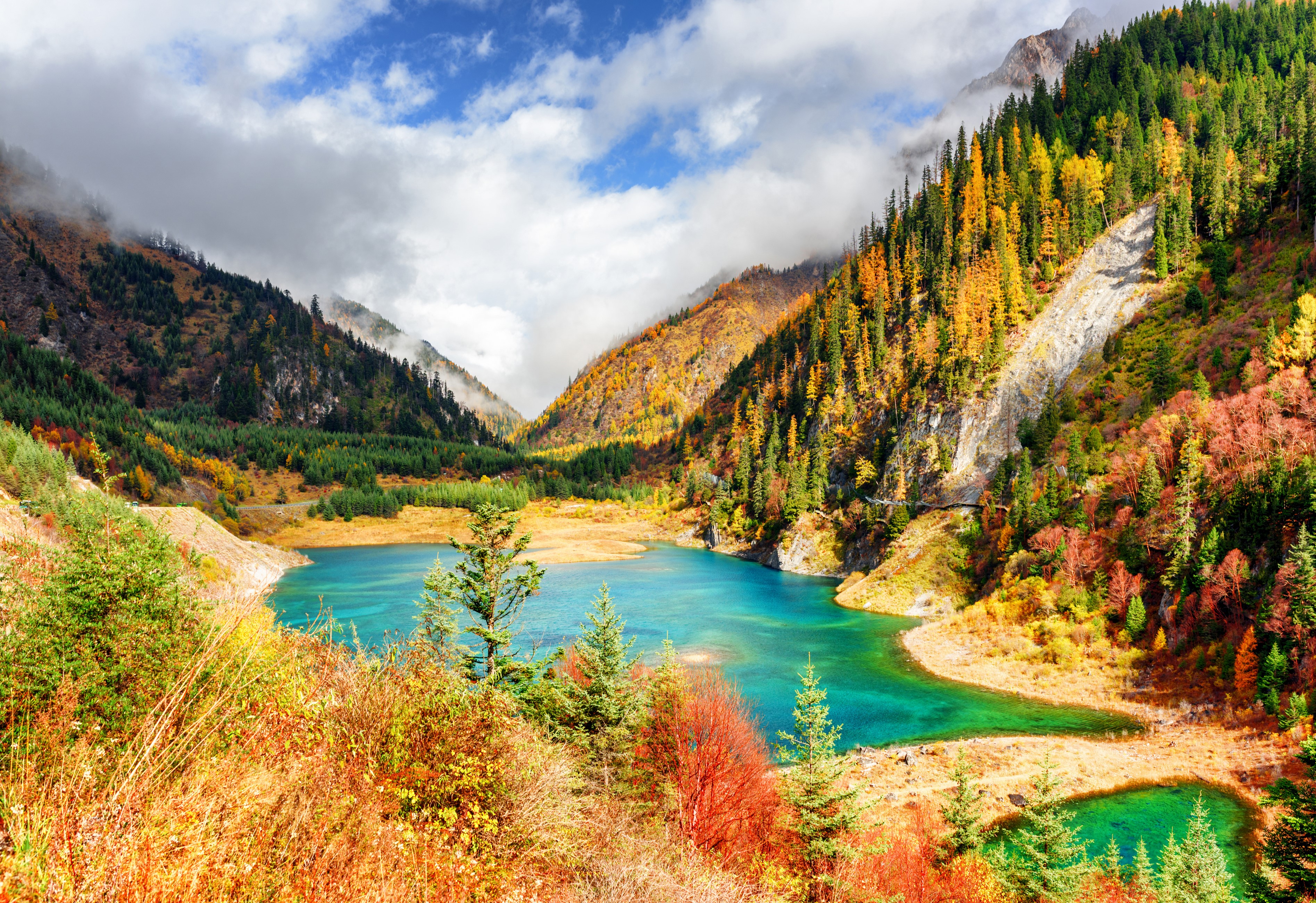 Jiuzhaigou National Park Lake in Autumn, China HD Wallpaper