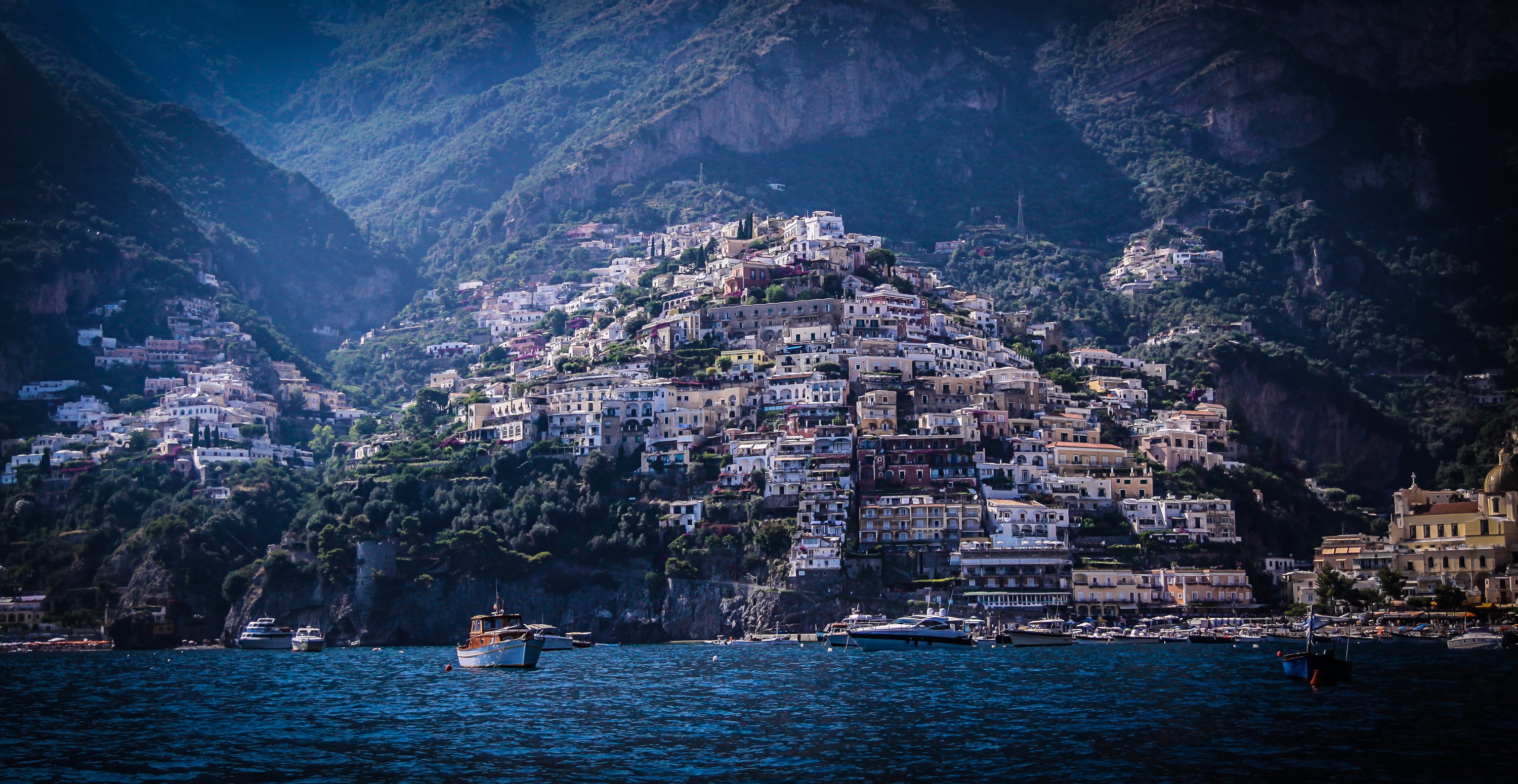 Positano, Italy houses on a steep mountainside overlooking the sea HD Wallpaper