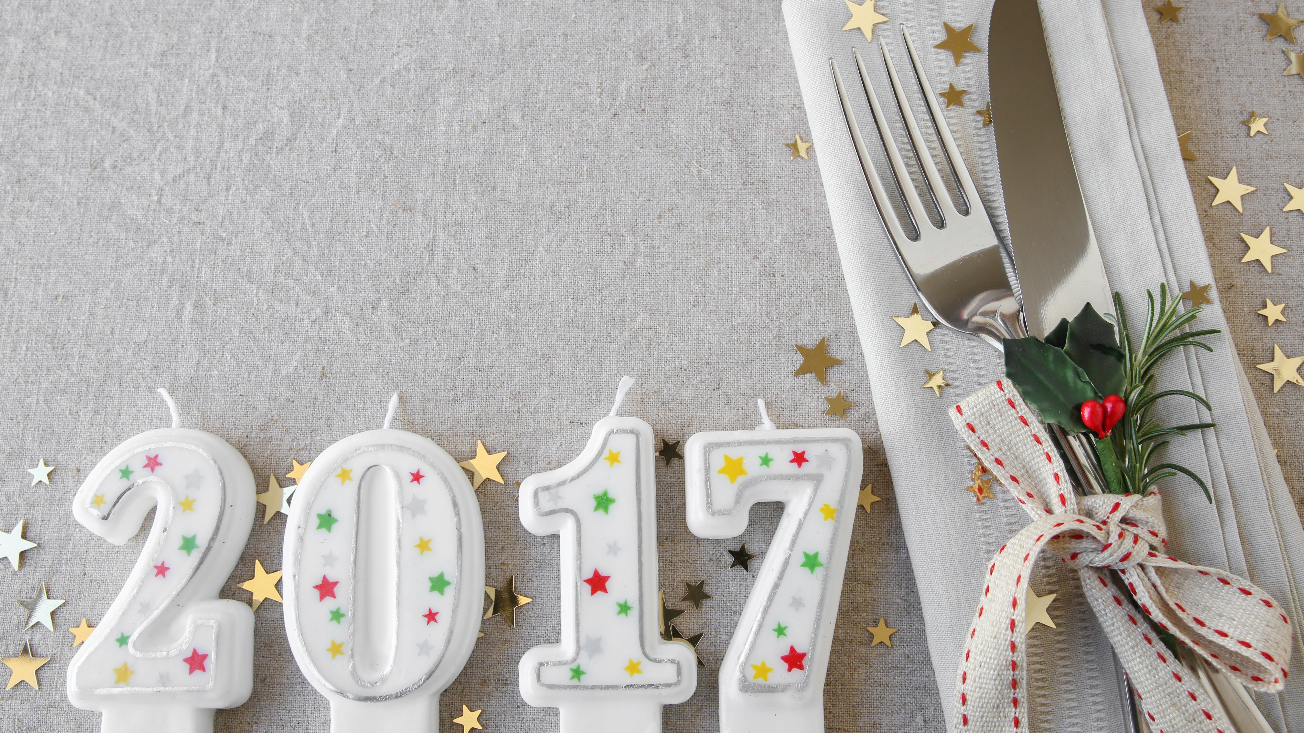 2017 New Year's Eve Table Setting with Candles and Cutlery HD Wallpaper