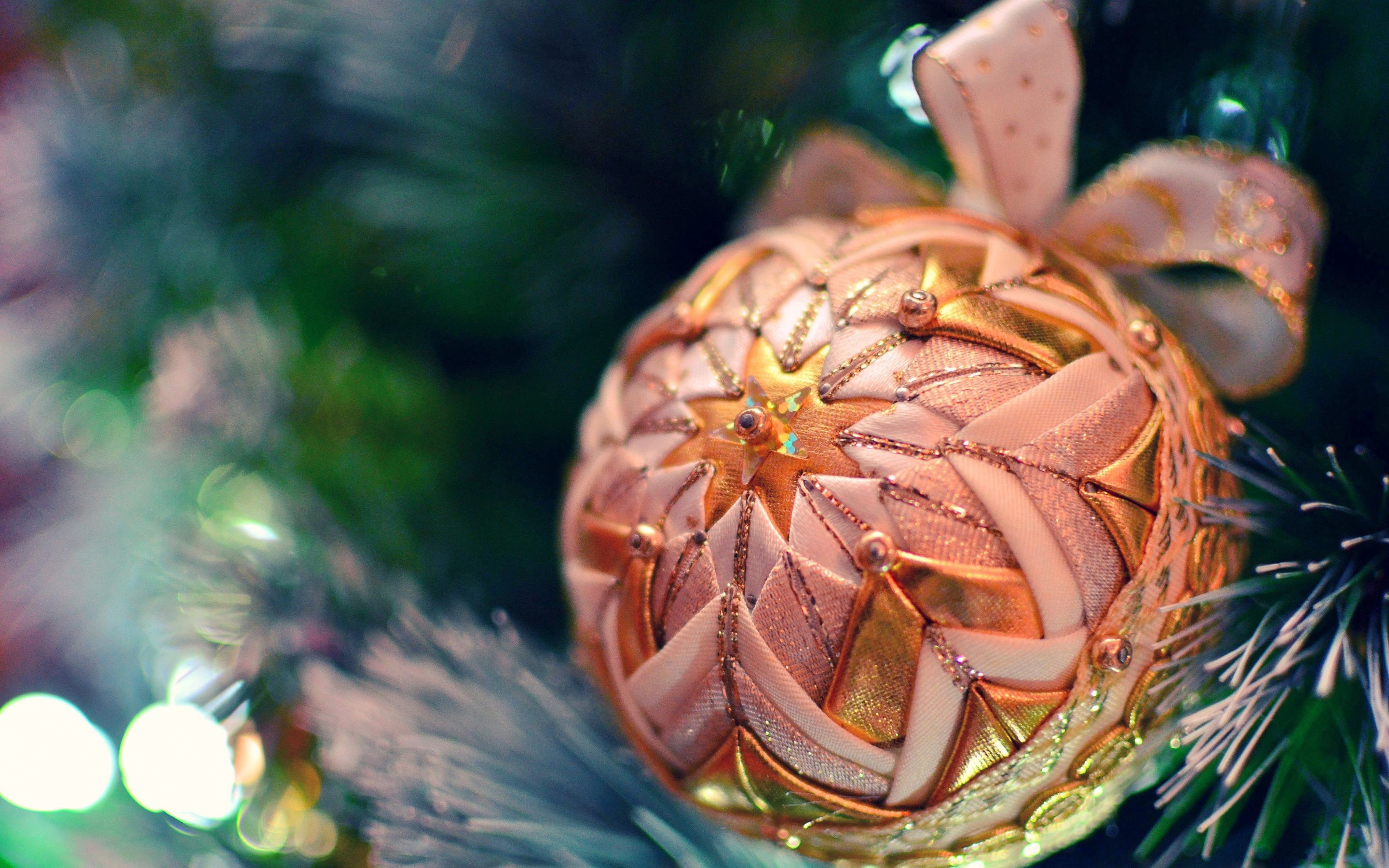 Close-up of a decorative Christmas ornament with a bow HD Wallpaper
