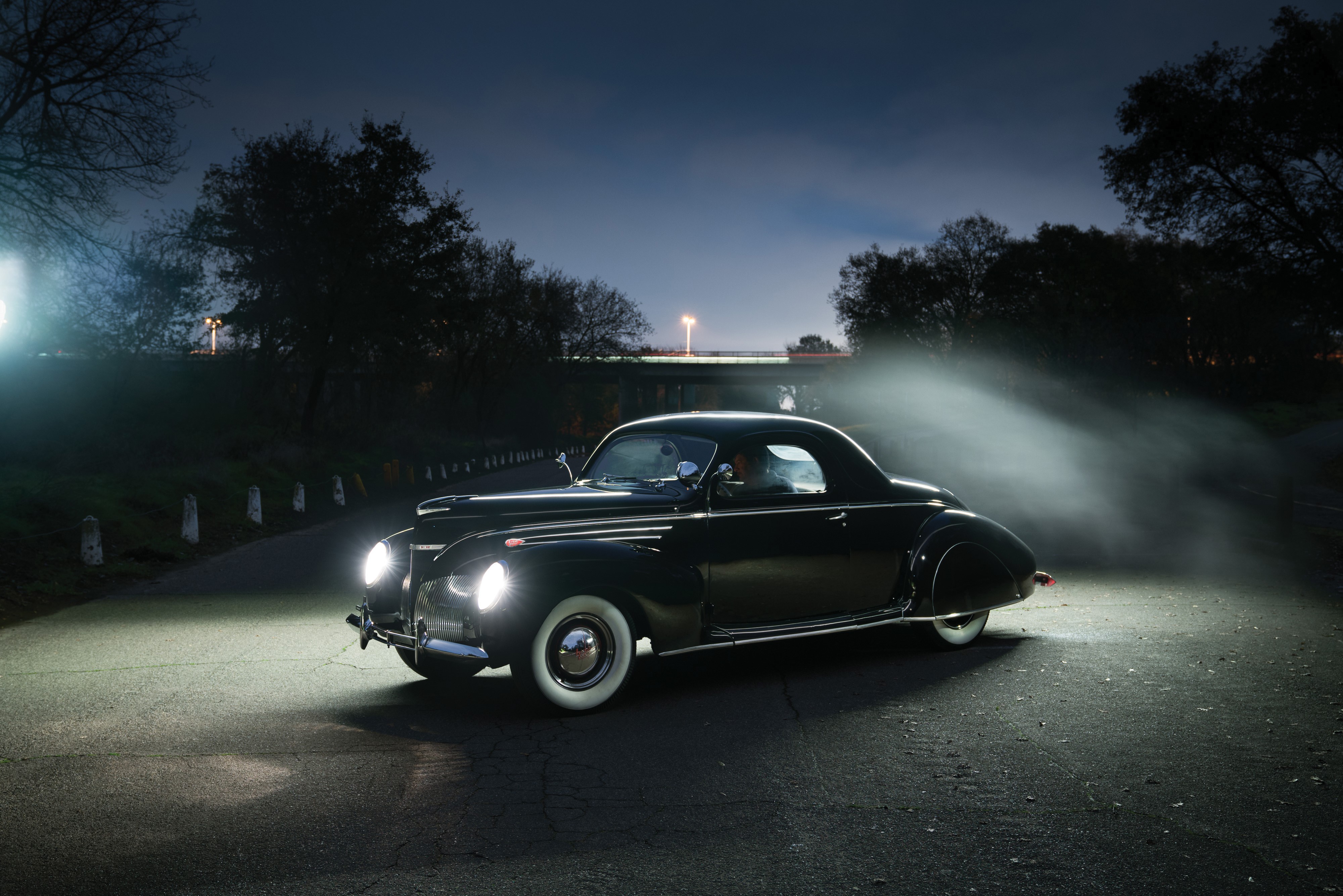 1939 Lincoln Zephyr Coupe at Night HD Wallpaper
