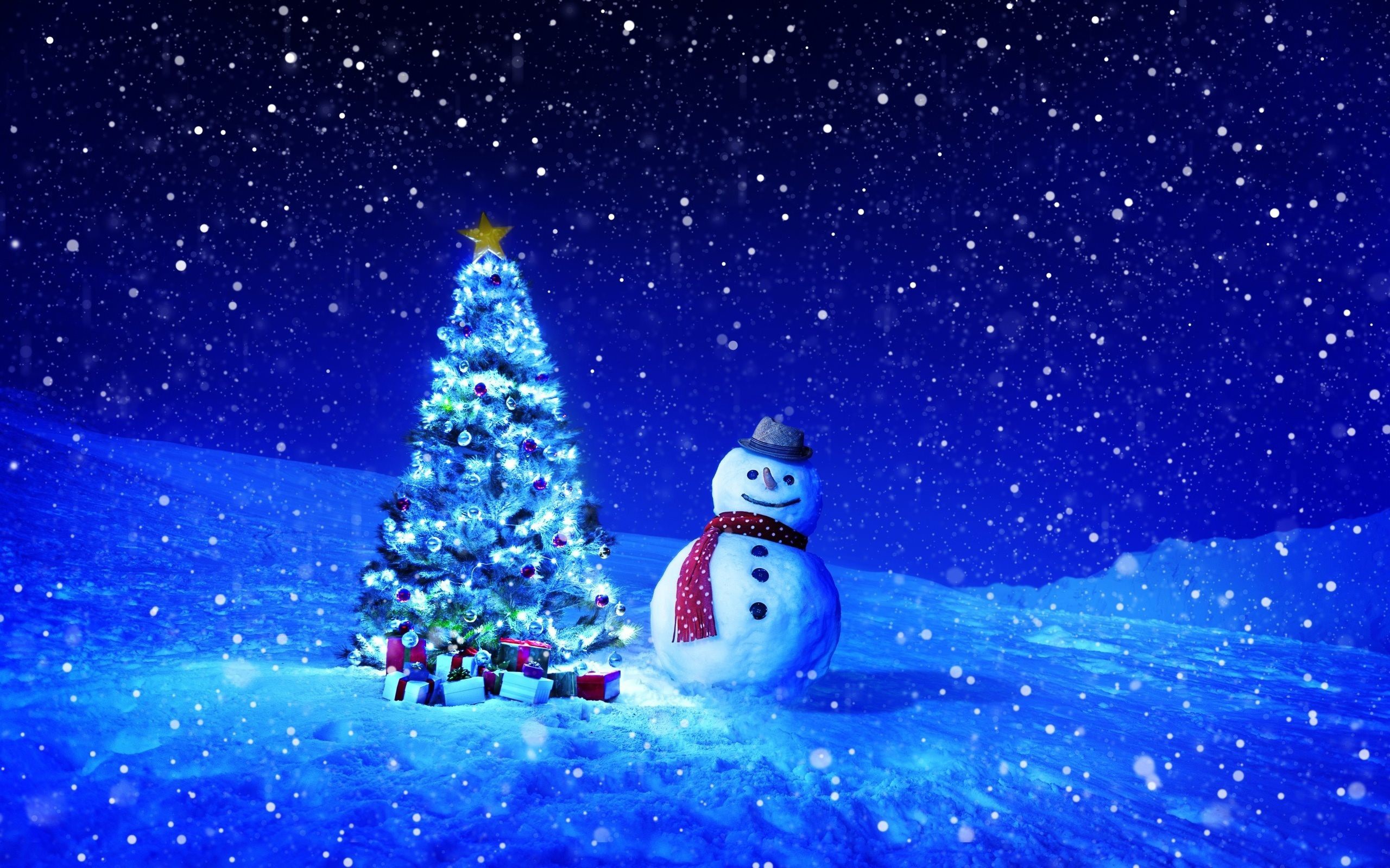 Christmas tree and snowman in a snowy night HD Wallpaper