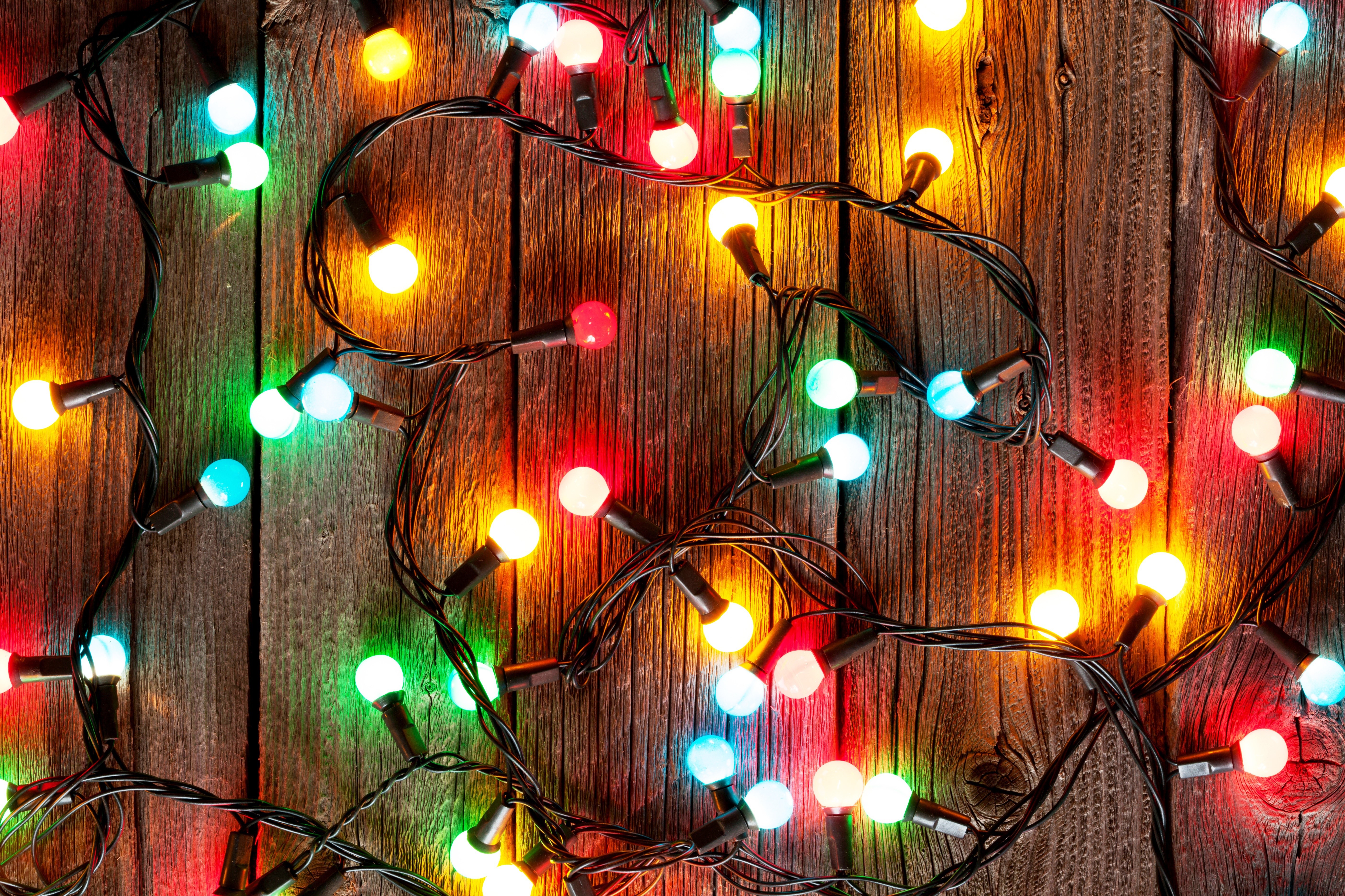 Christmas fairy lights on wood planks HD Wallpaper