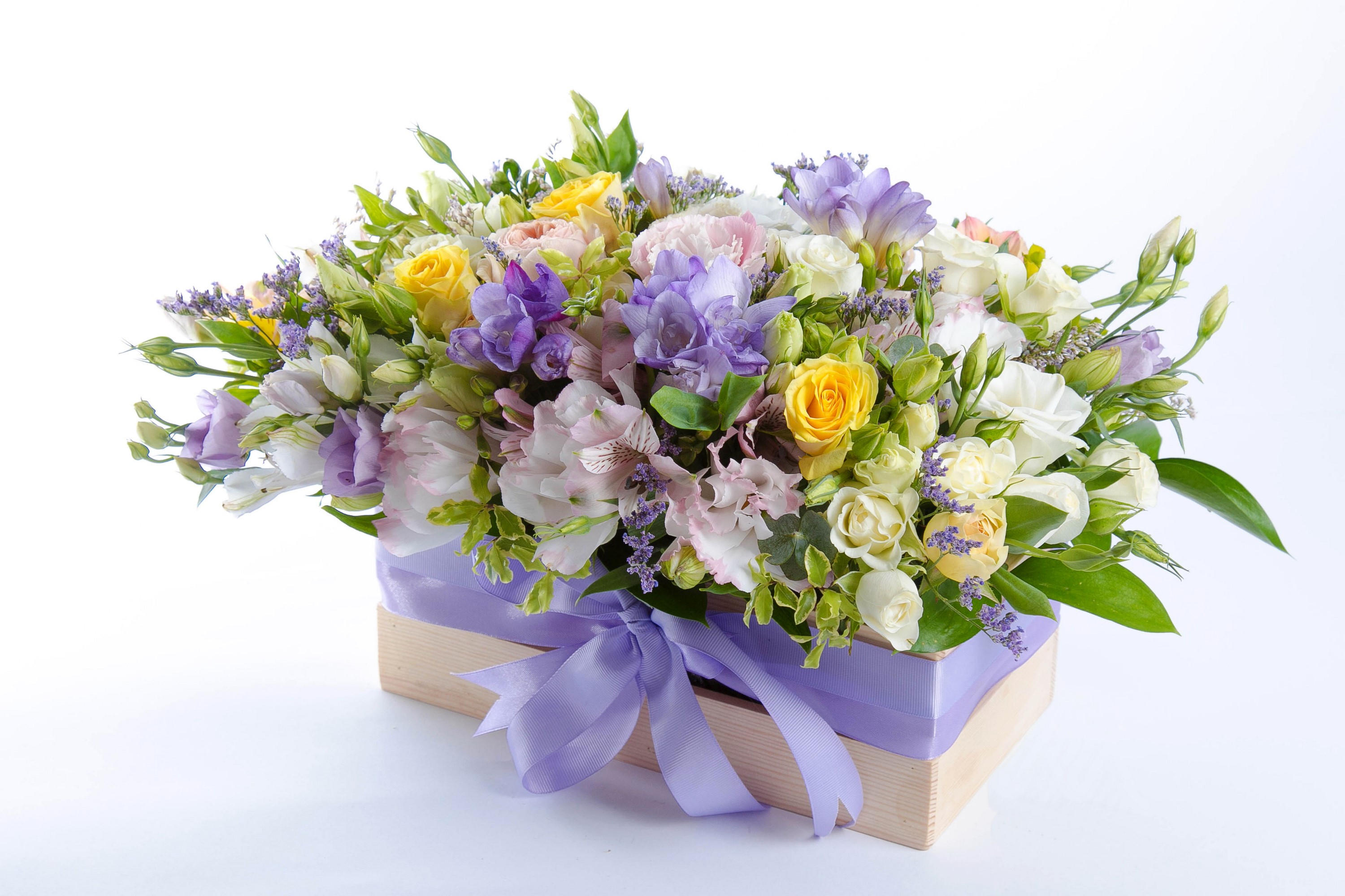 Flower bouquet in a wooden box with a purple ribbon HD Wallpaper