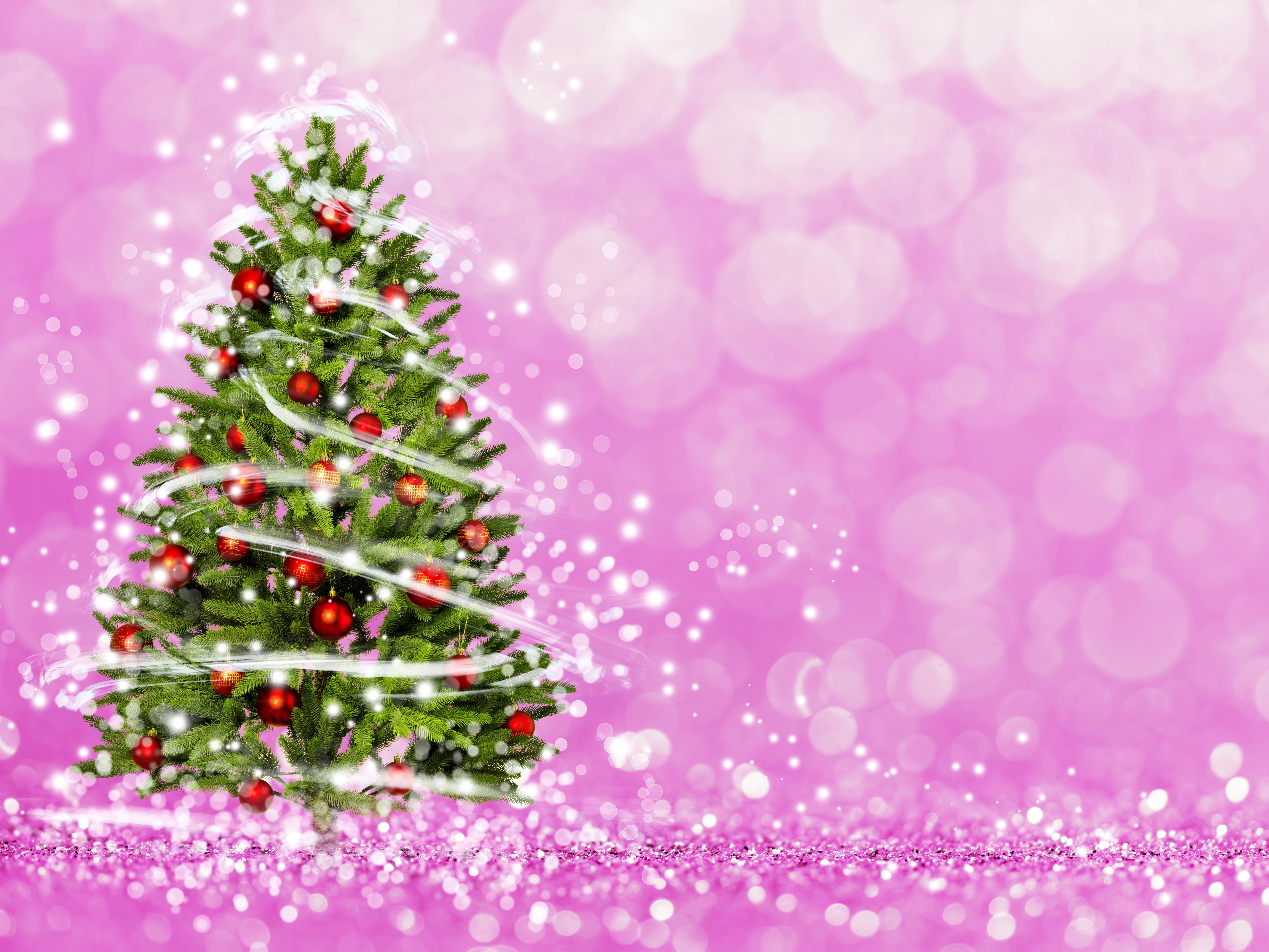 Christmas tree with red balls and fairy lights HD Wallpaper