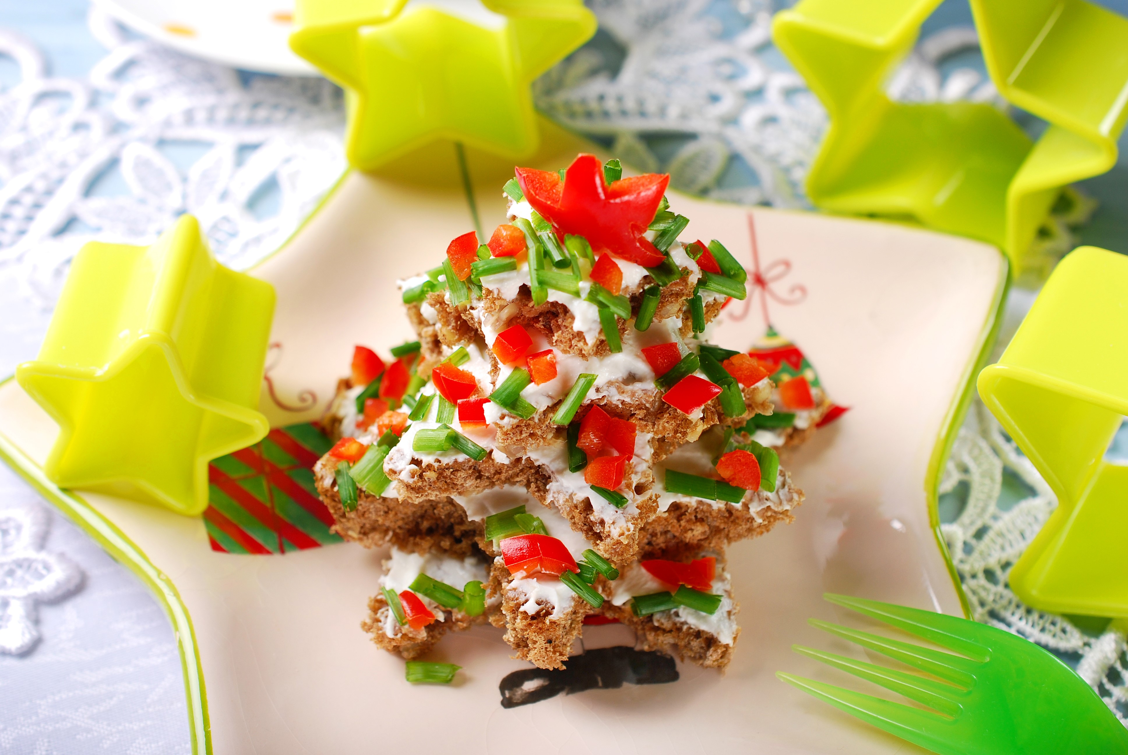 Christmas tree shaped appetizer with cream cheese and vegetables HD Wallpaper
