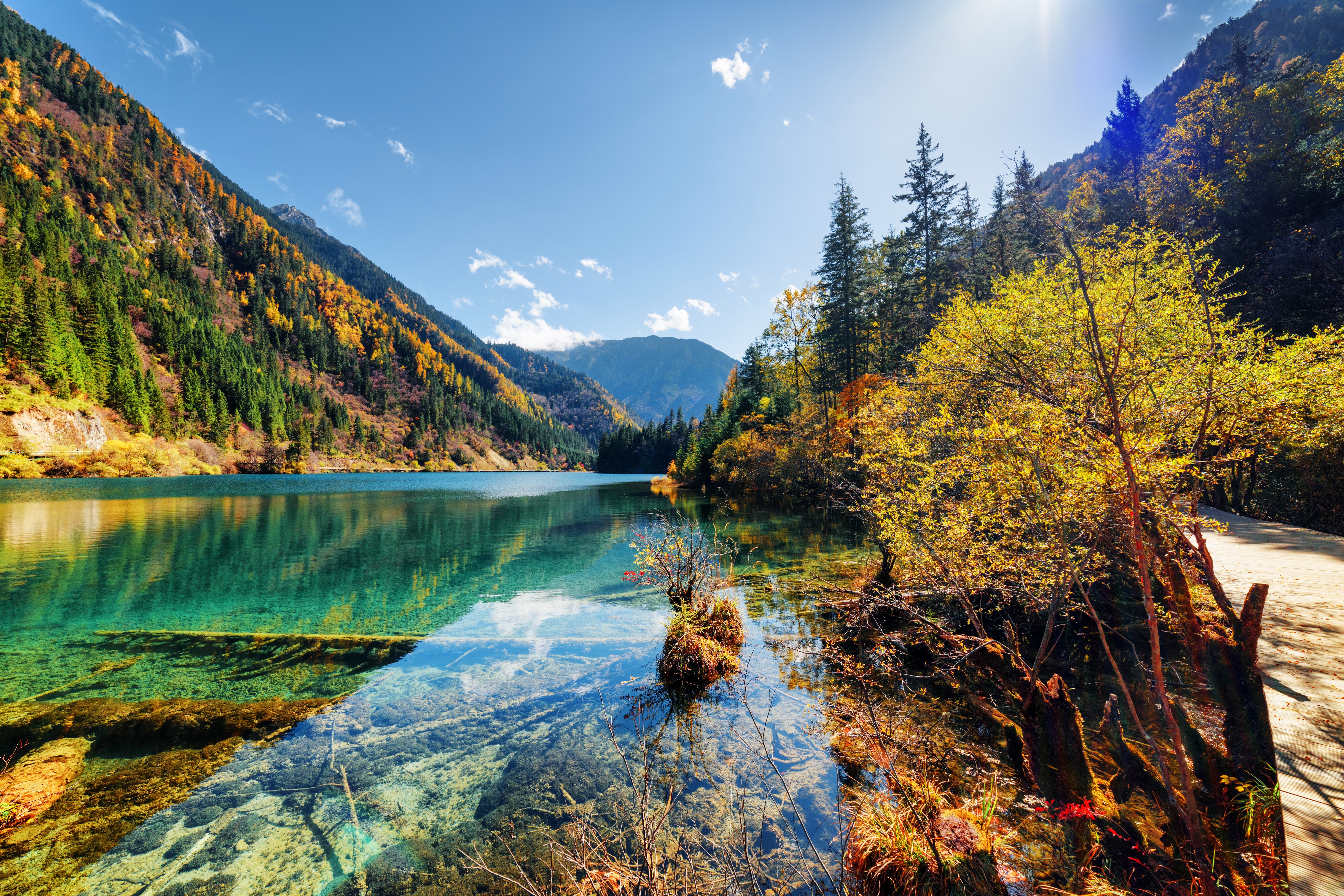 Jiuzhaigou Park Lake in Autumn, China HD Wallpaper