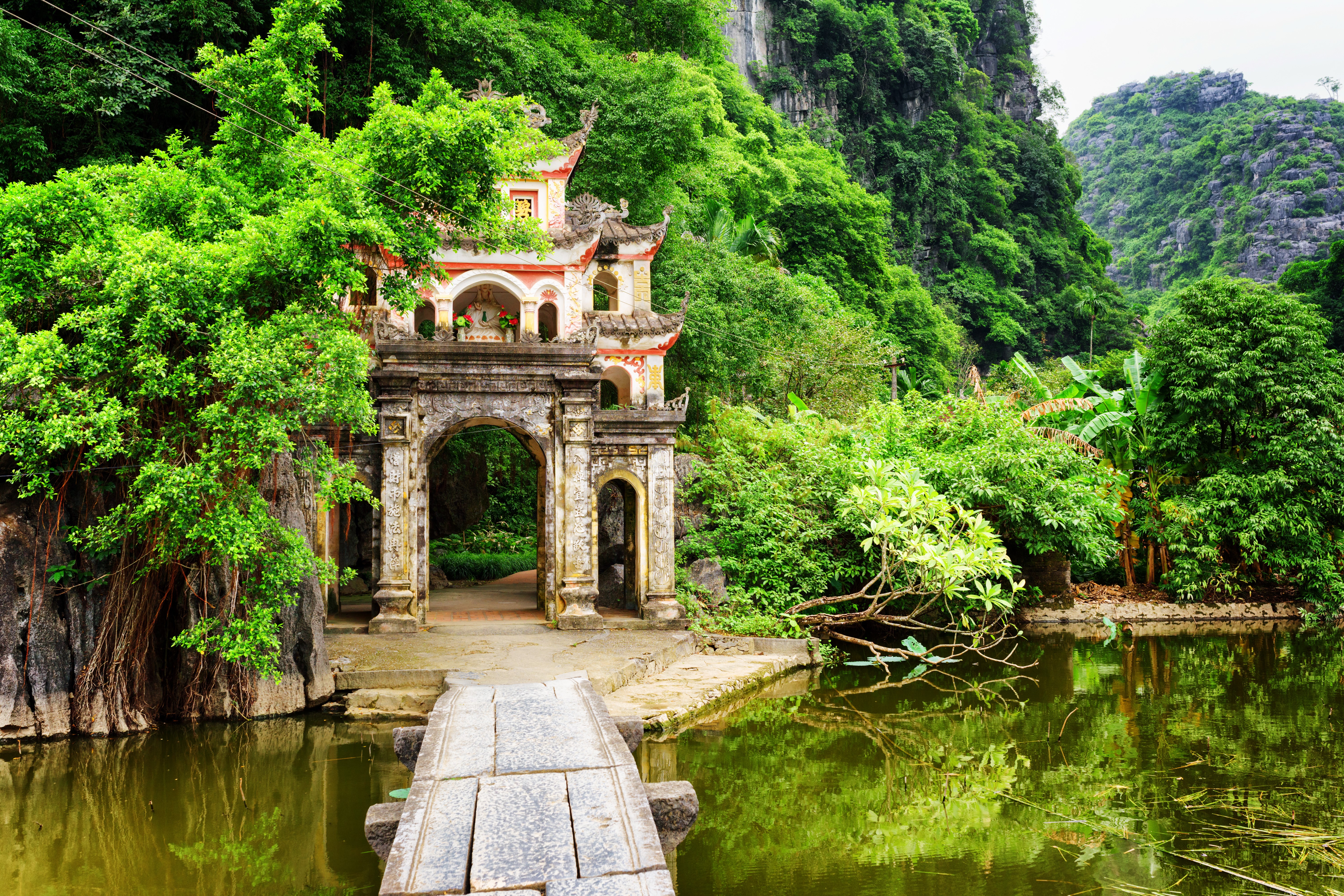 Bich Dong Pagoda, Ninh Binh Province, Vietnam HD Wallpaper