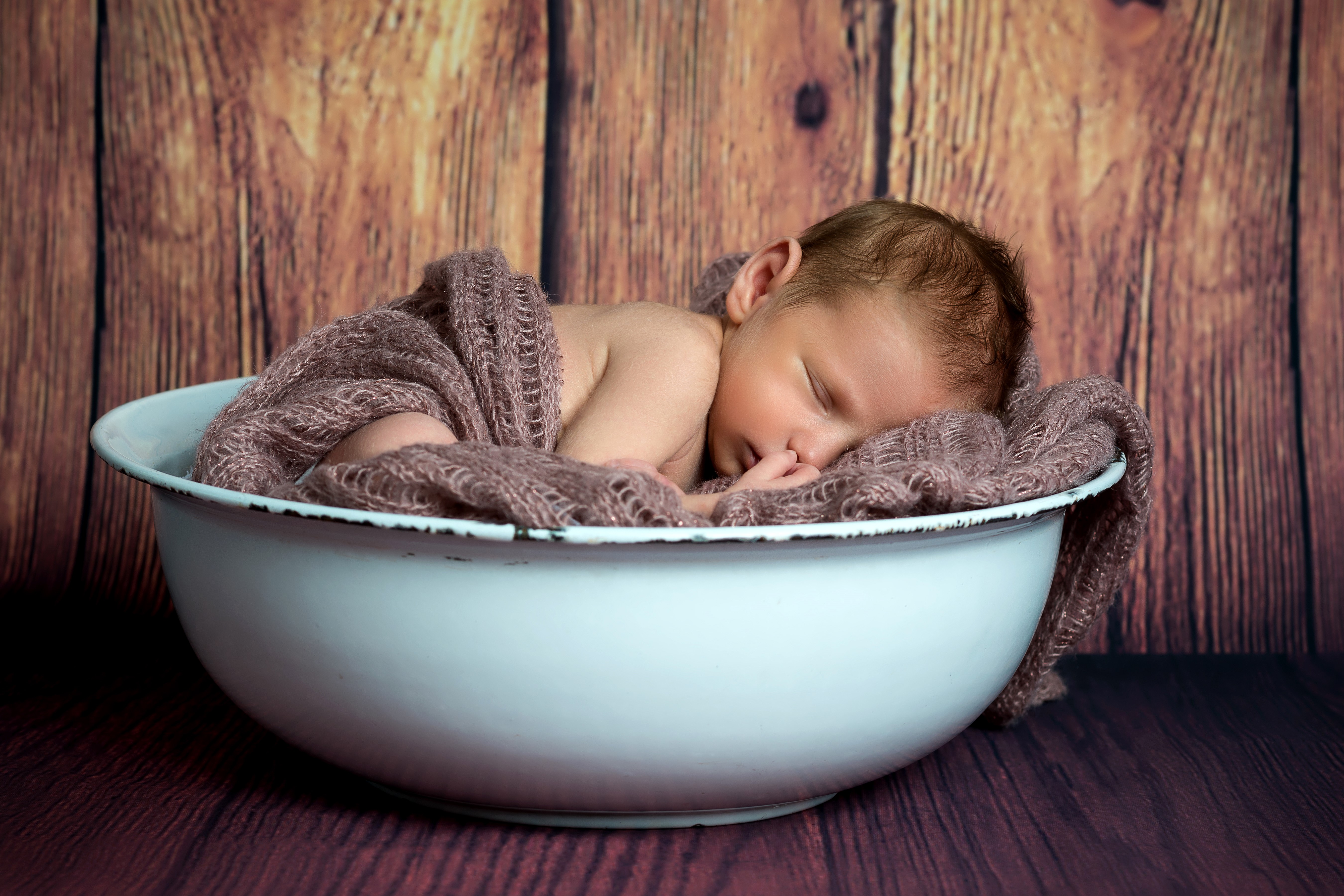 Newborn baby sleeping in a bowl HD Wallpaper