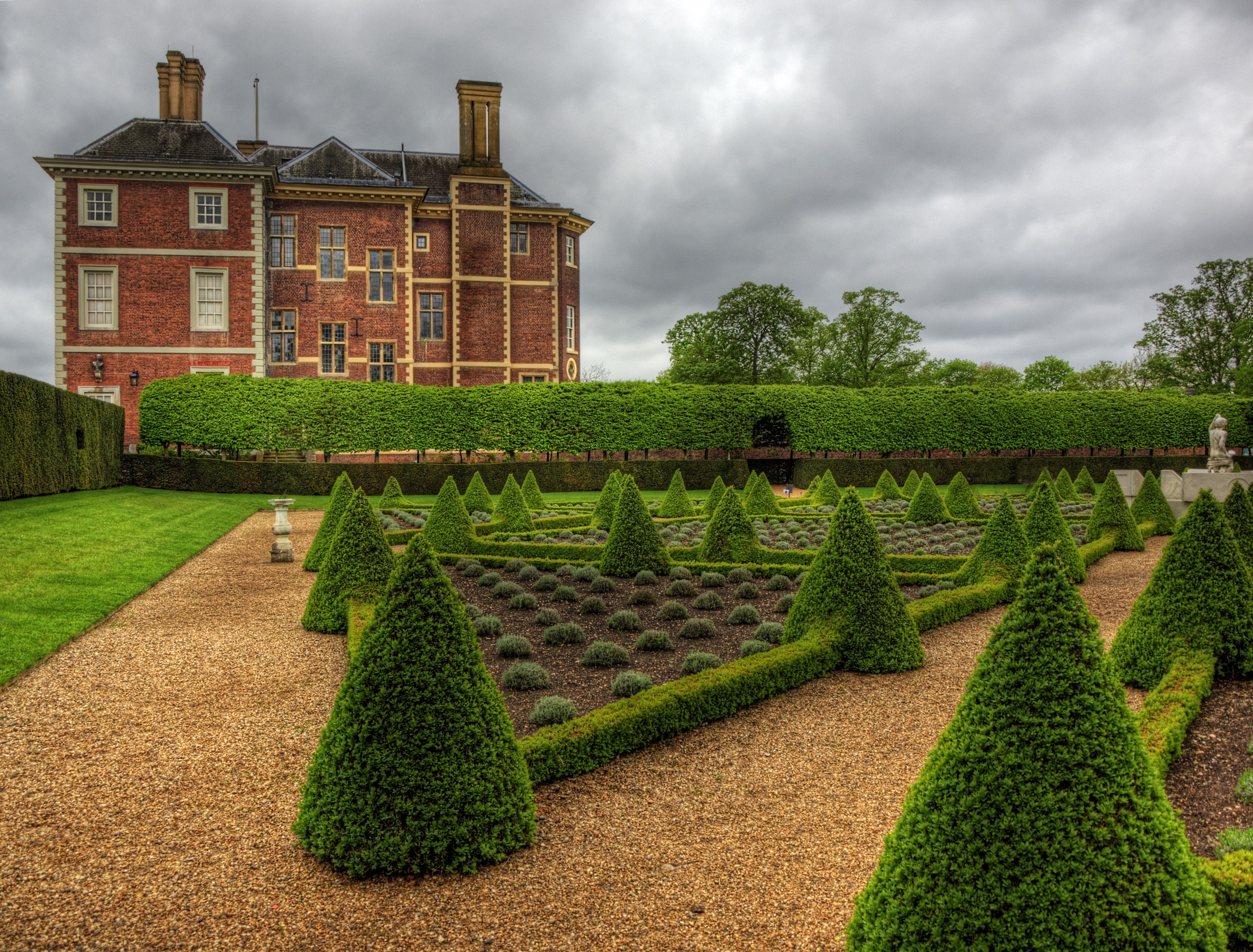 Ham House and Garden in Richmond, England HD Wallpaper
