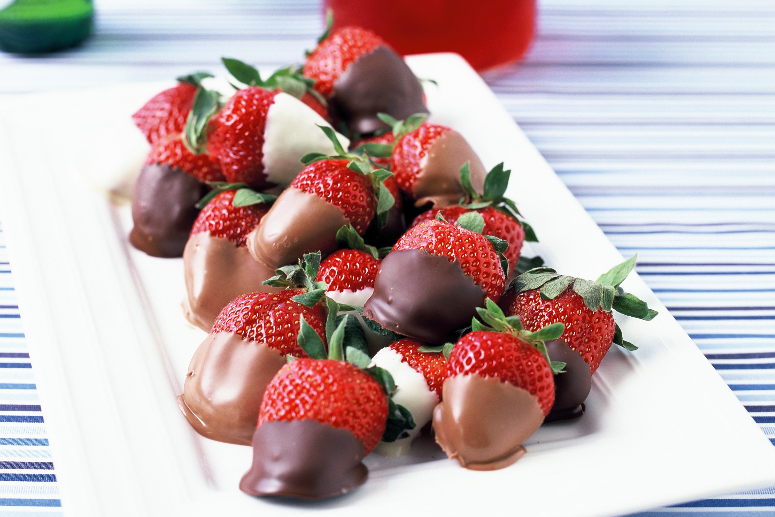 Chocolate-dipped strawberries on a white platter HD Wallpaper