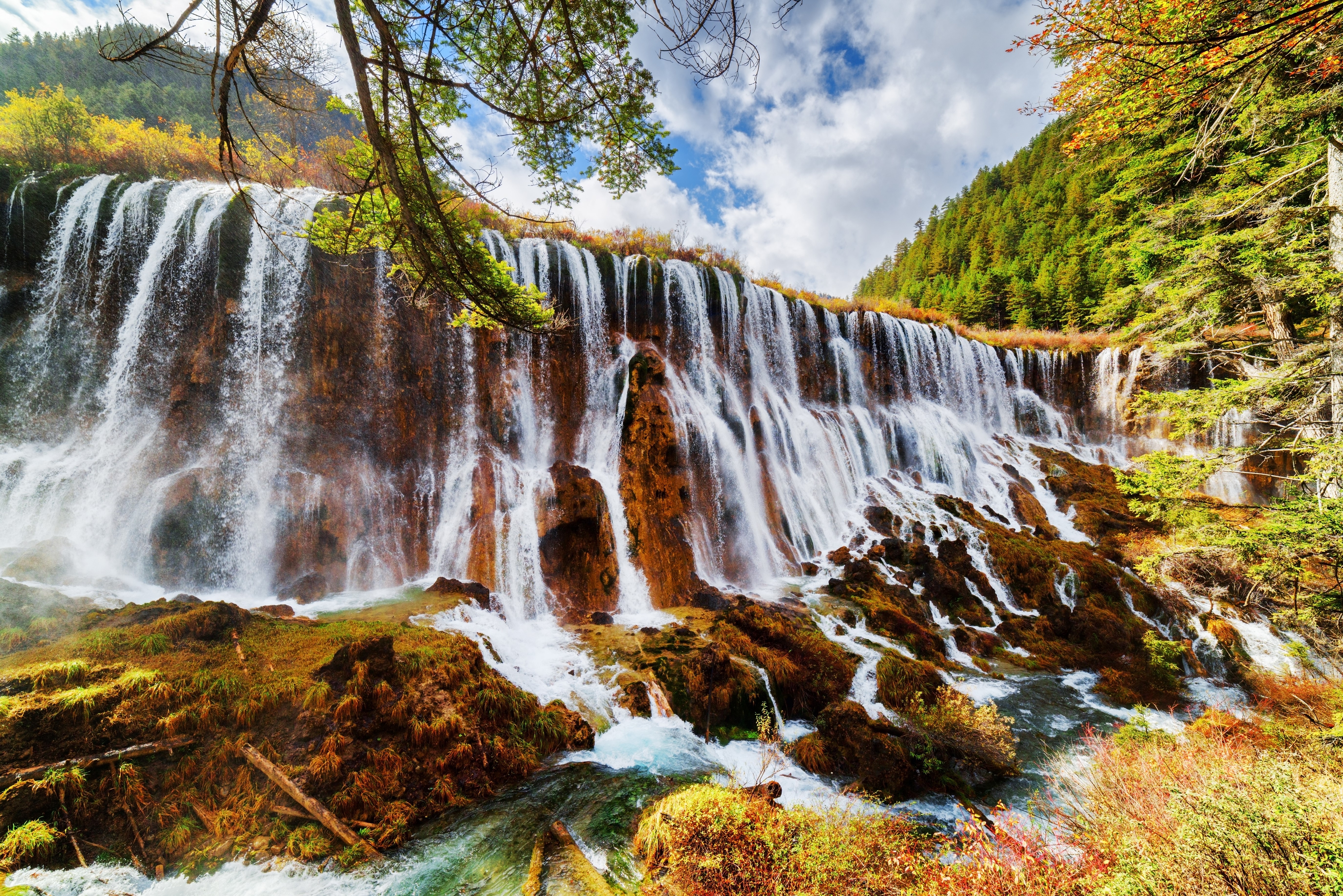 4K Jiuzhaigou Park Waterfall in Autumn, China HD Wallpaper