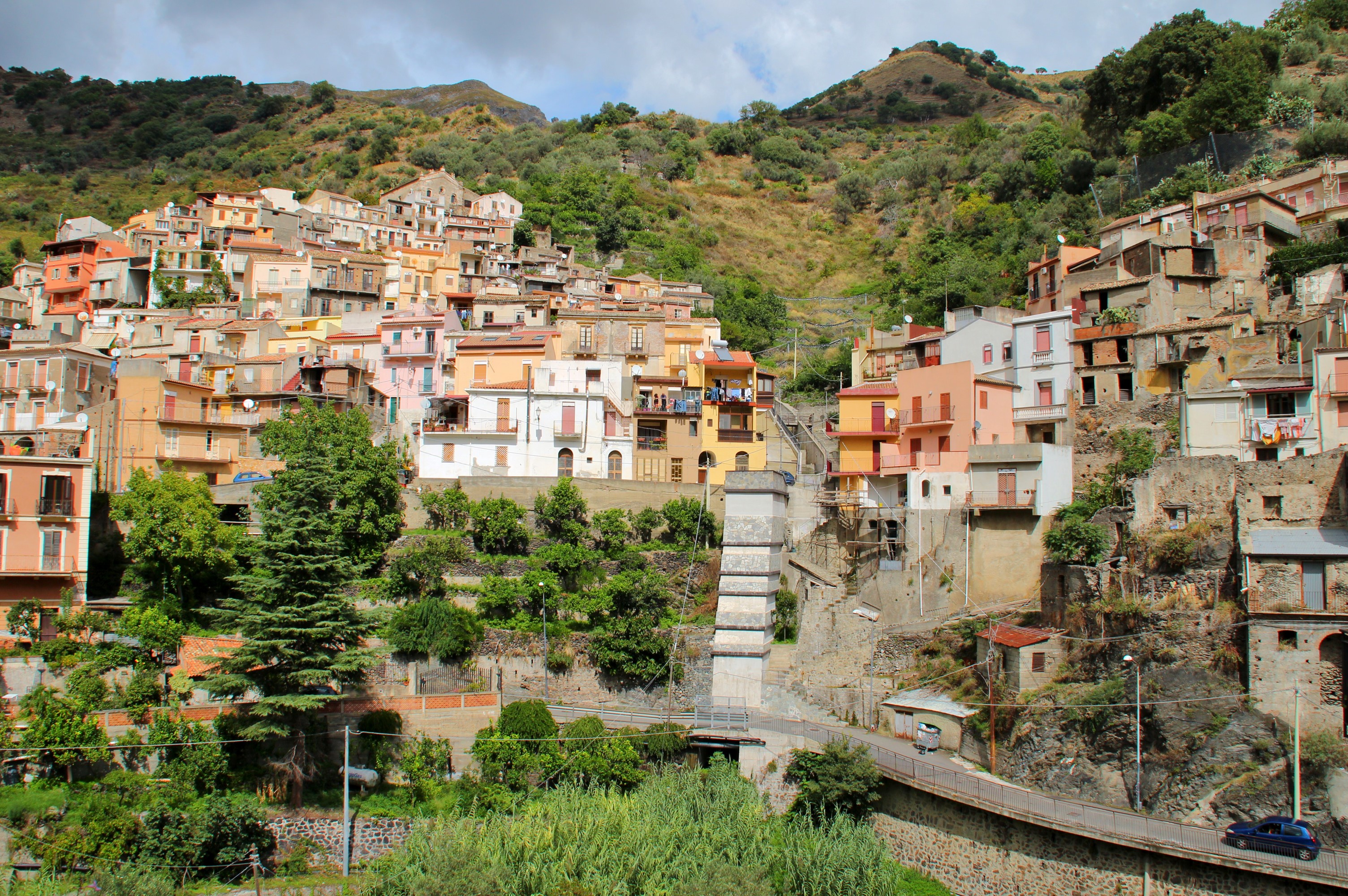 Colorful houses on a steep hillside in Sicily, Italy HD Wallpaper