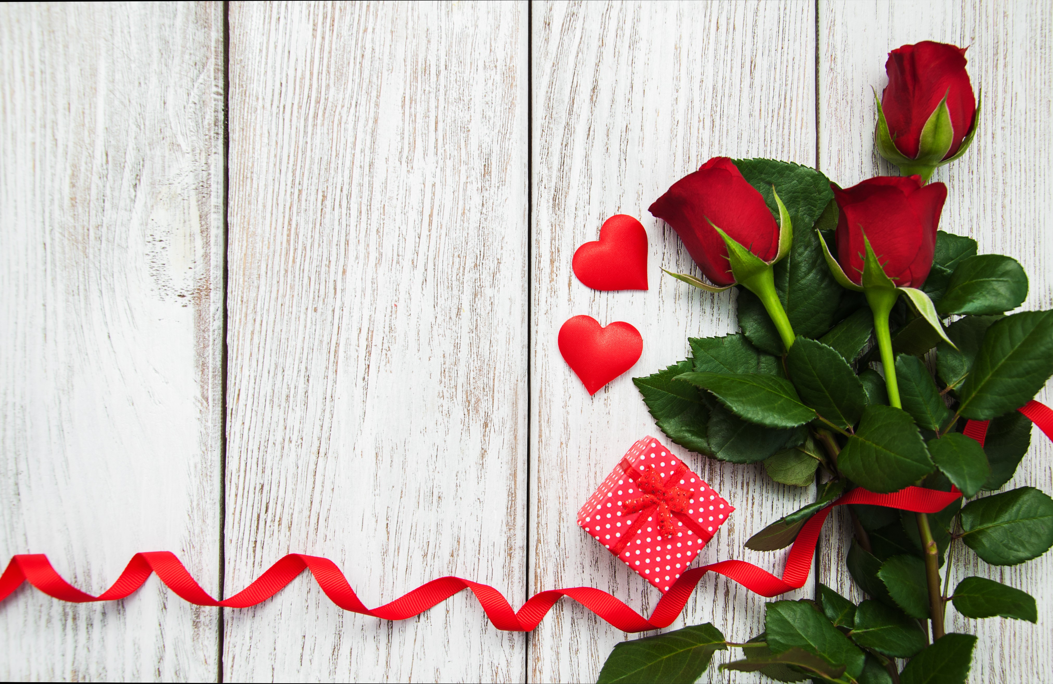 Red Roses, Hearts, Gift, and Ribbon on Wood HD Wallpaper