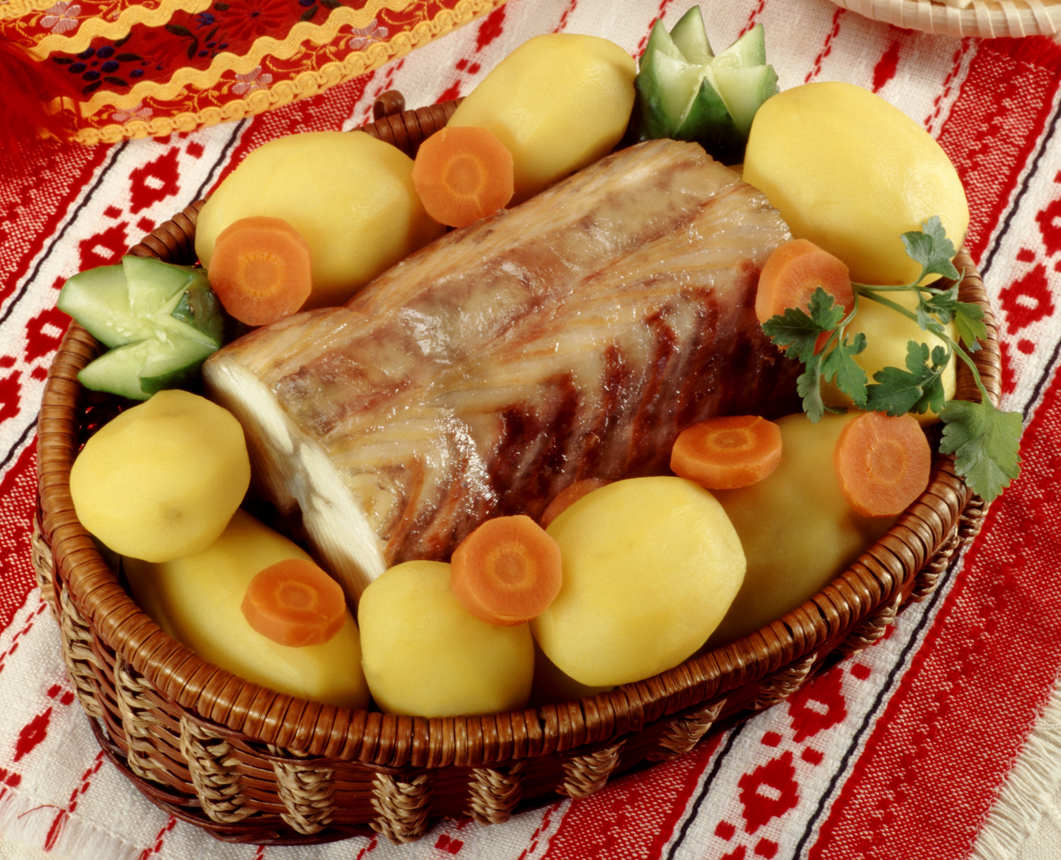 Meat and potatoes in a wicker basket with carrots and cucumber HD Wallpaper