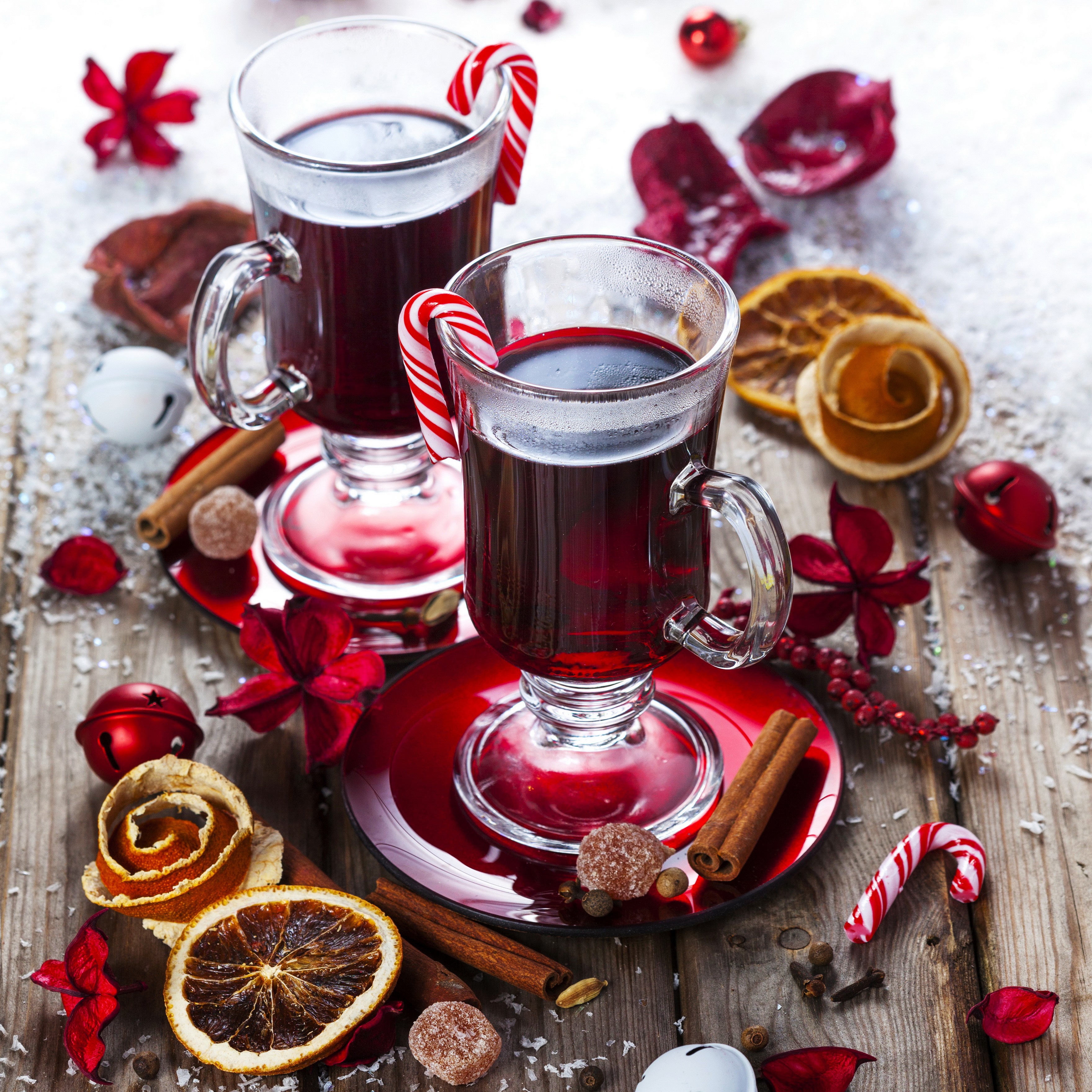 Two glasses of mulled wine with candy canes and cinnamon HD Wallpaper