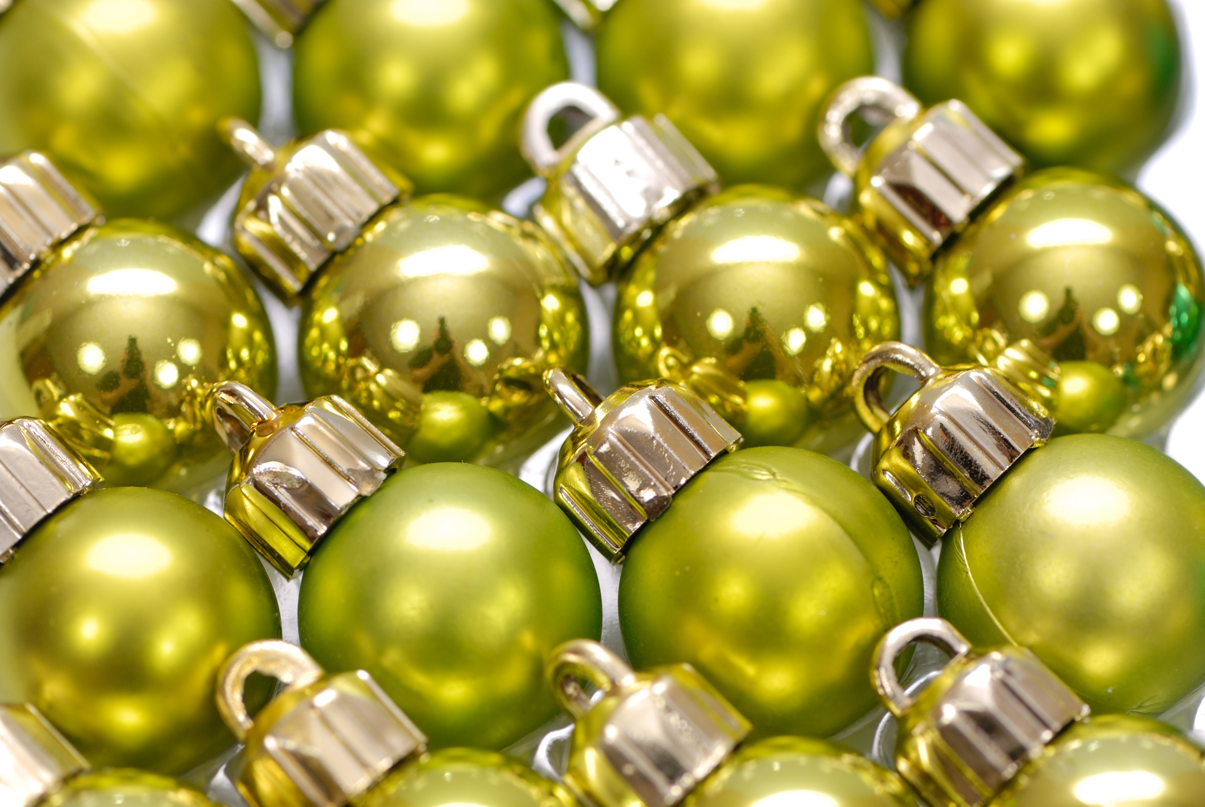 Yellow green Christmas balls texture HD Wallpaper