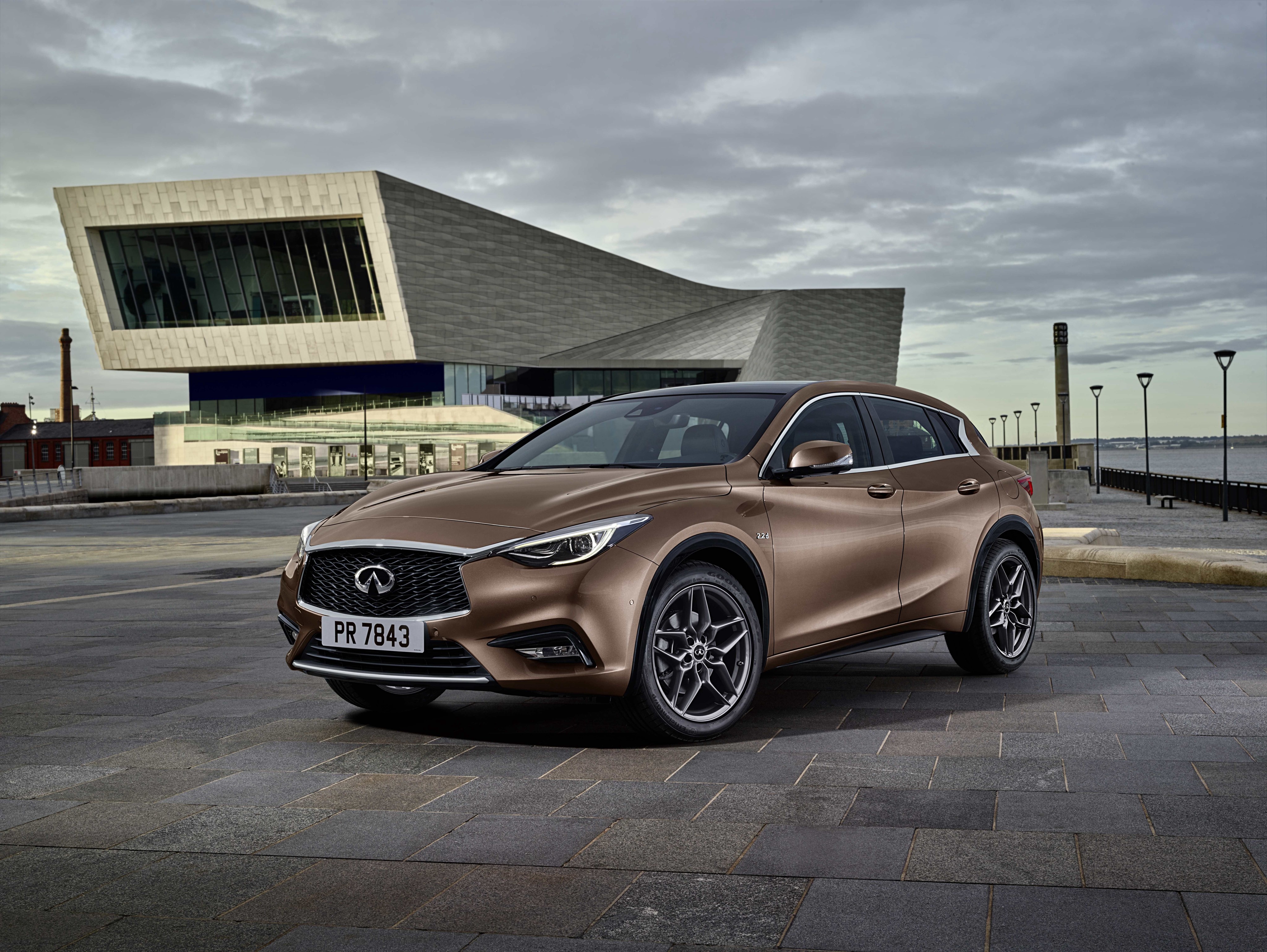 4K 2015 Infiniti Q30 HD Wallpaper