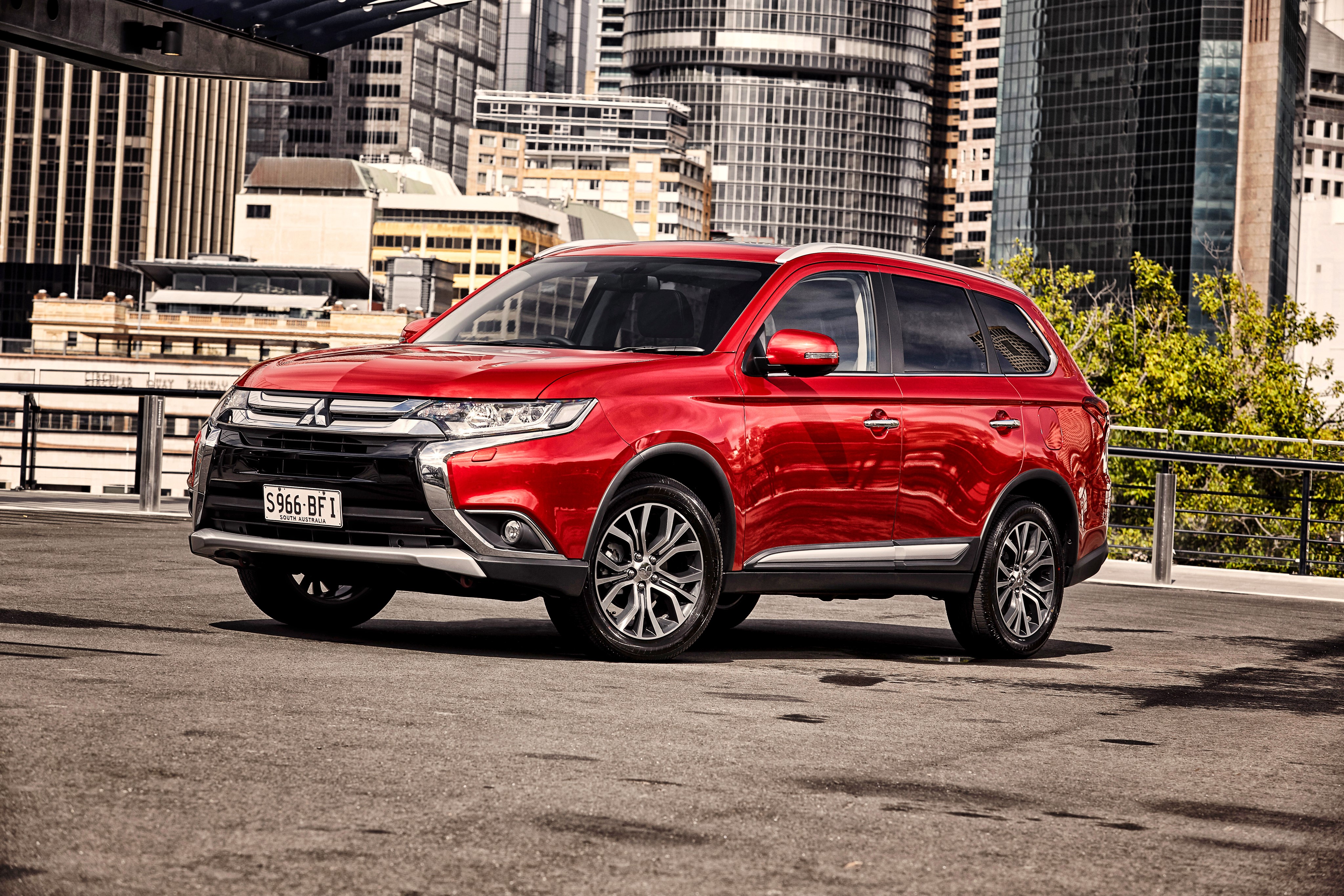Red 2015 Mitsubishi Outlander AU-spec HD Wallpaper