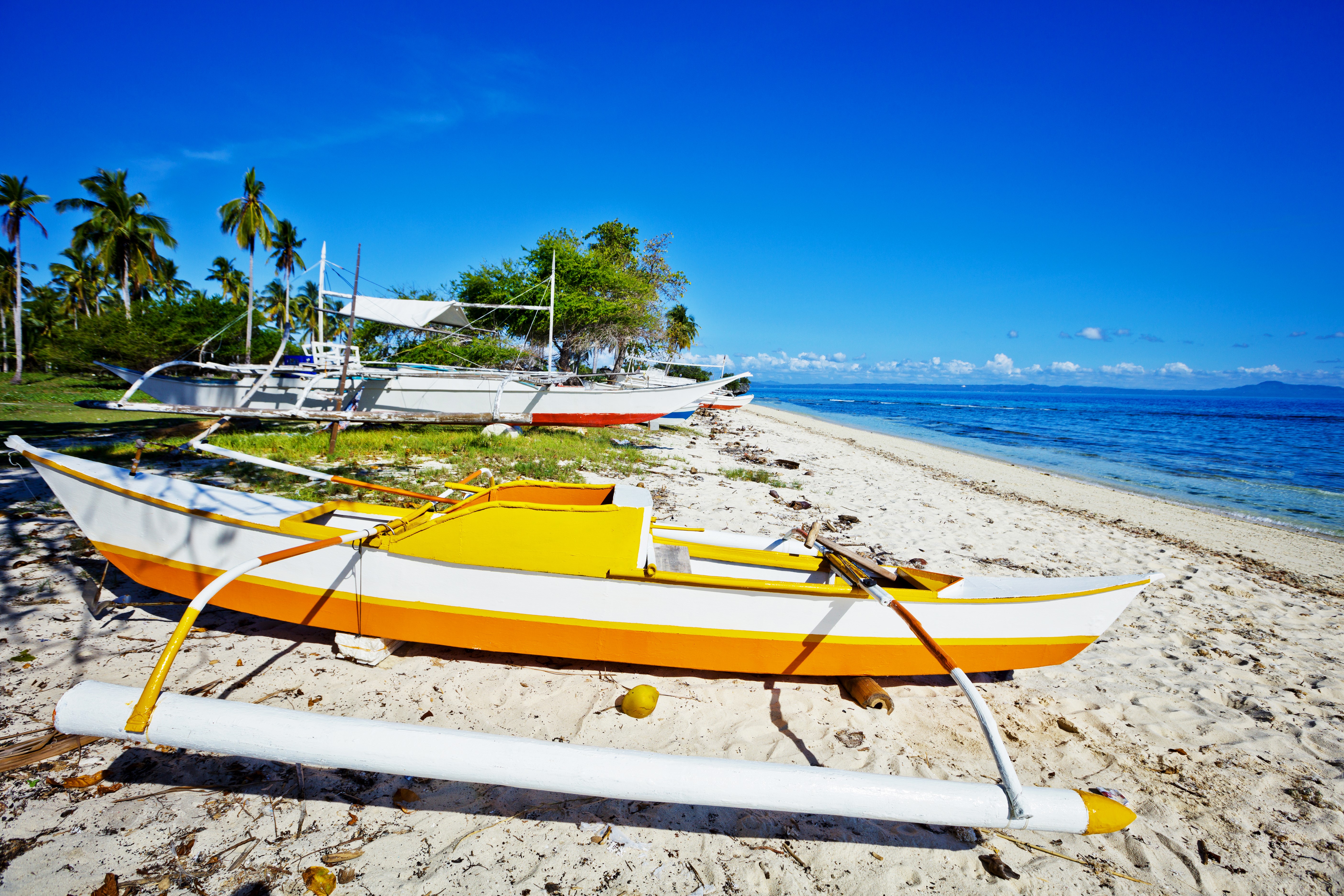 Boats on a tropical beach in the Philippines HD Wallpaper