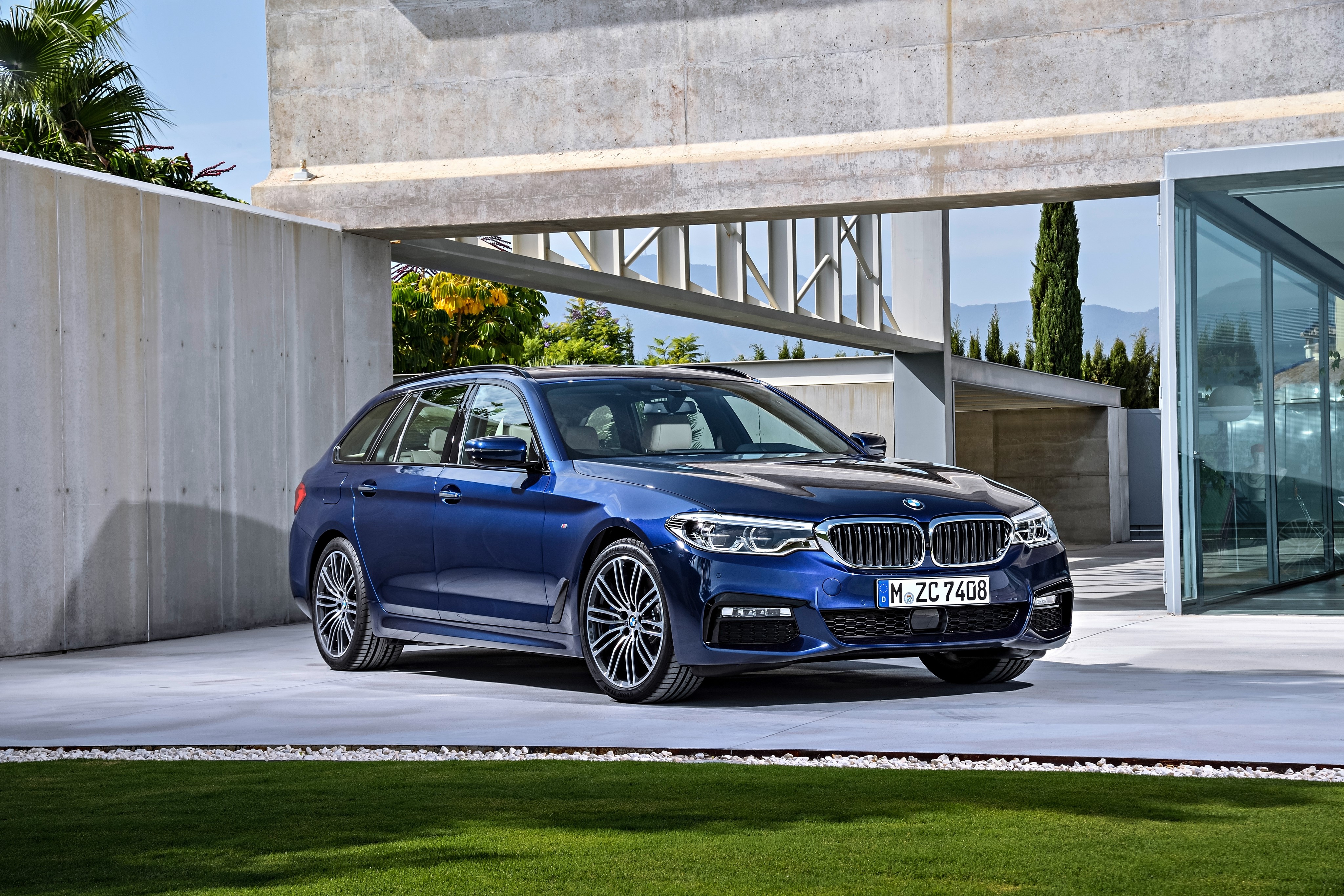 Blue 2017 BMW 530d xDrive Touring M Sport HD Wallpaper