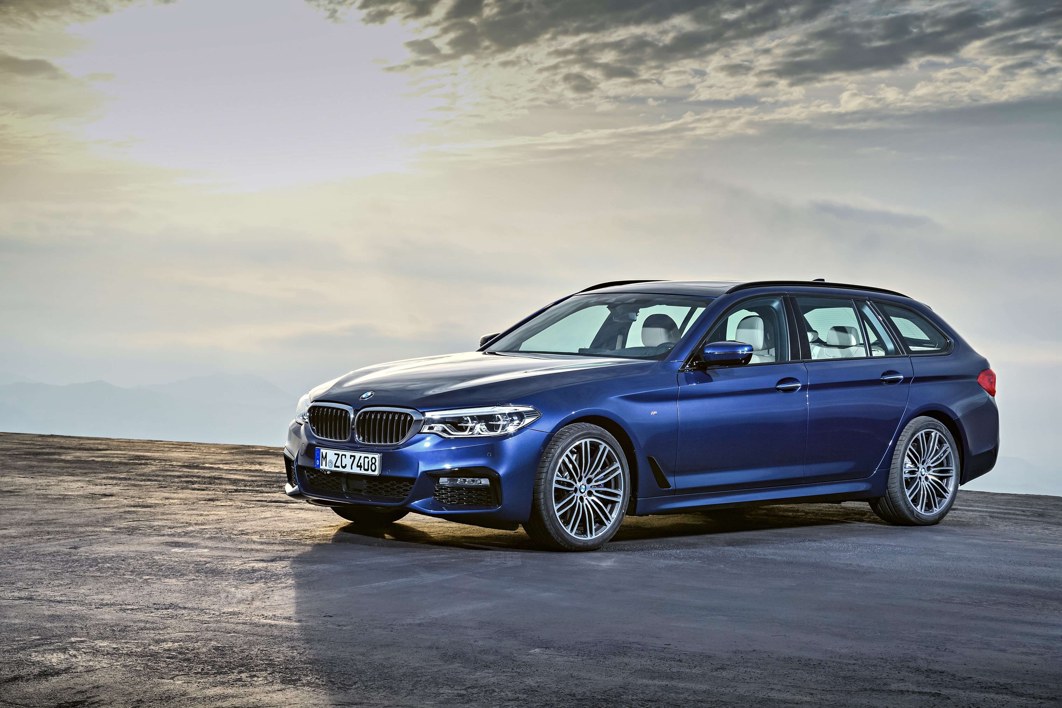 4K 2017 BMW 530d xDrive Touring M Sport Blue HD Wallpaper