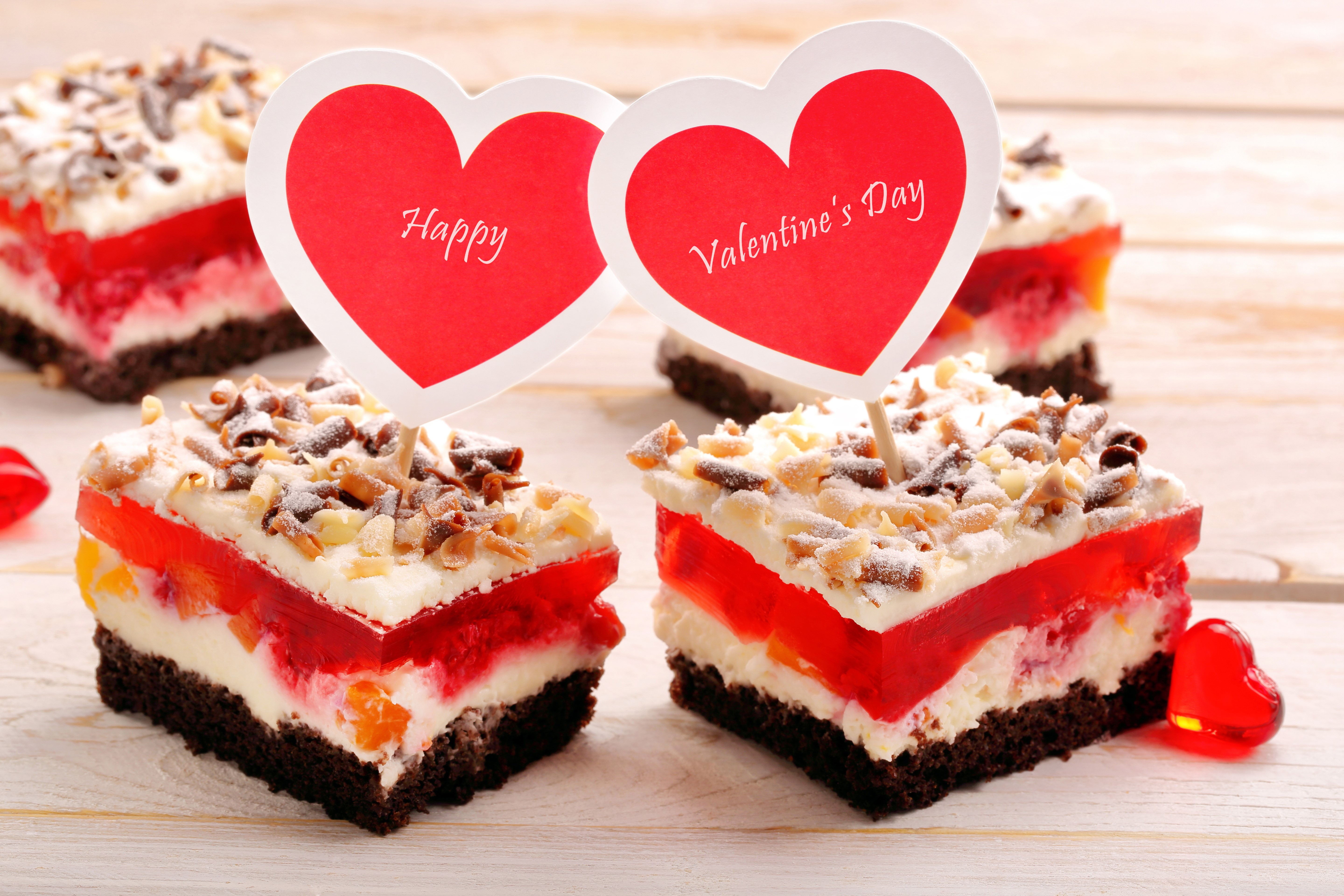 Valentine's Day cakes with heart toppers HD Wallpaper