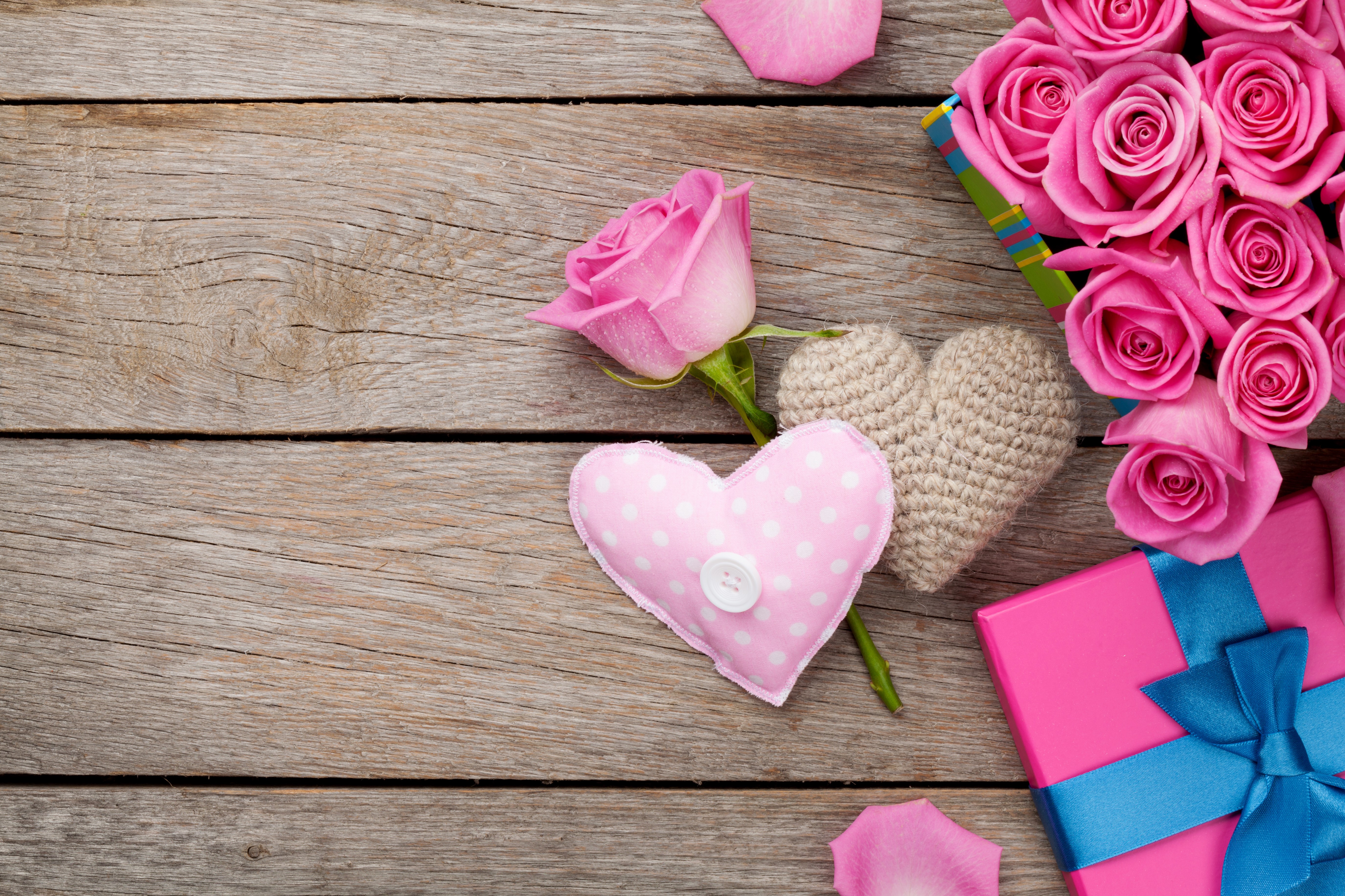 Pink Roses and Hearts on Wood Planks HD Wallpaper