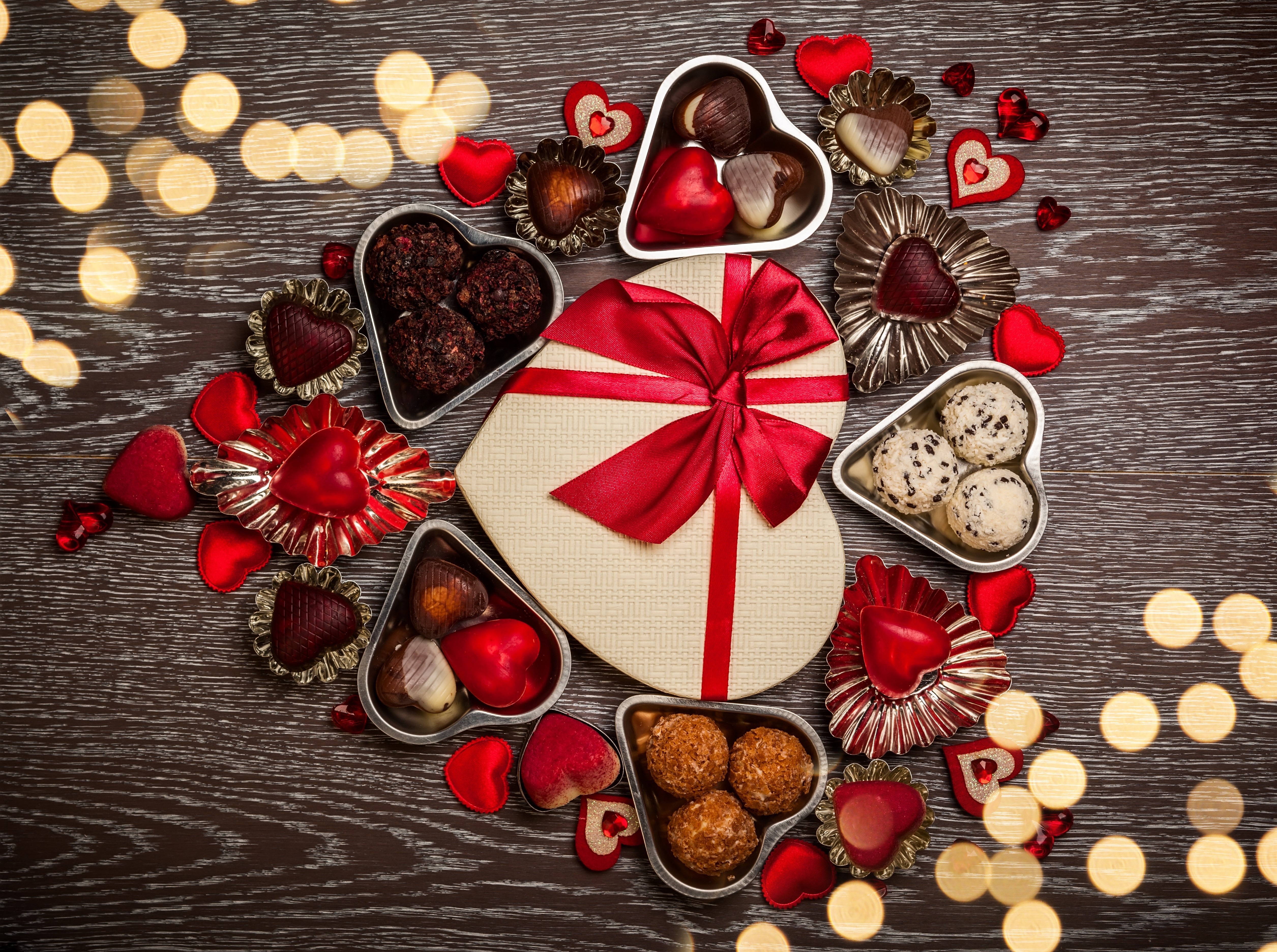 Valentine's Day Heart Shaped Chocolates and Gift Box HD Wallpaper