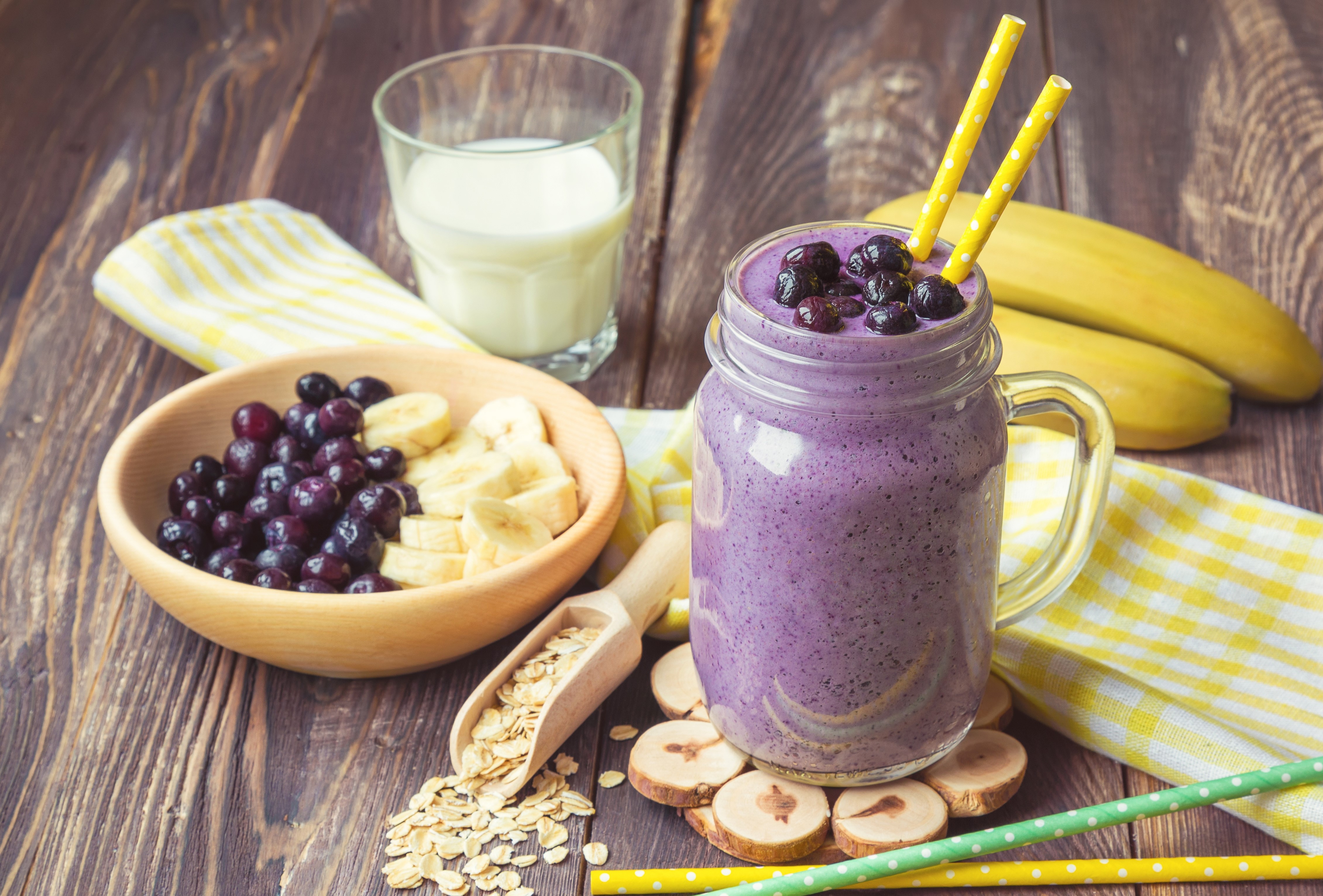 Blueberry Banana Smoothie with Oats and Milk HD Wallpaper