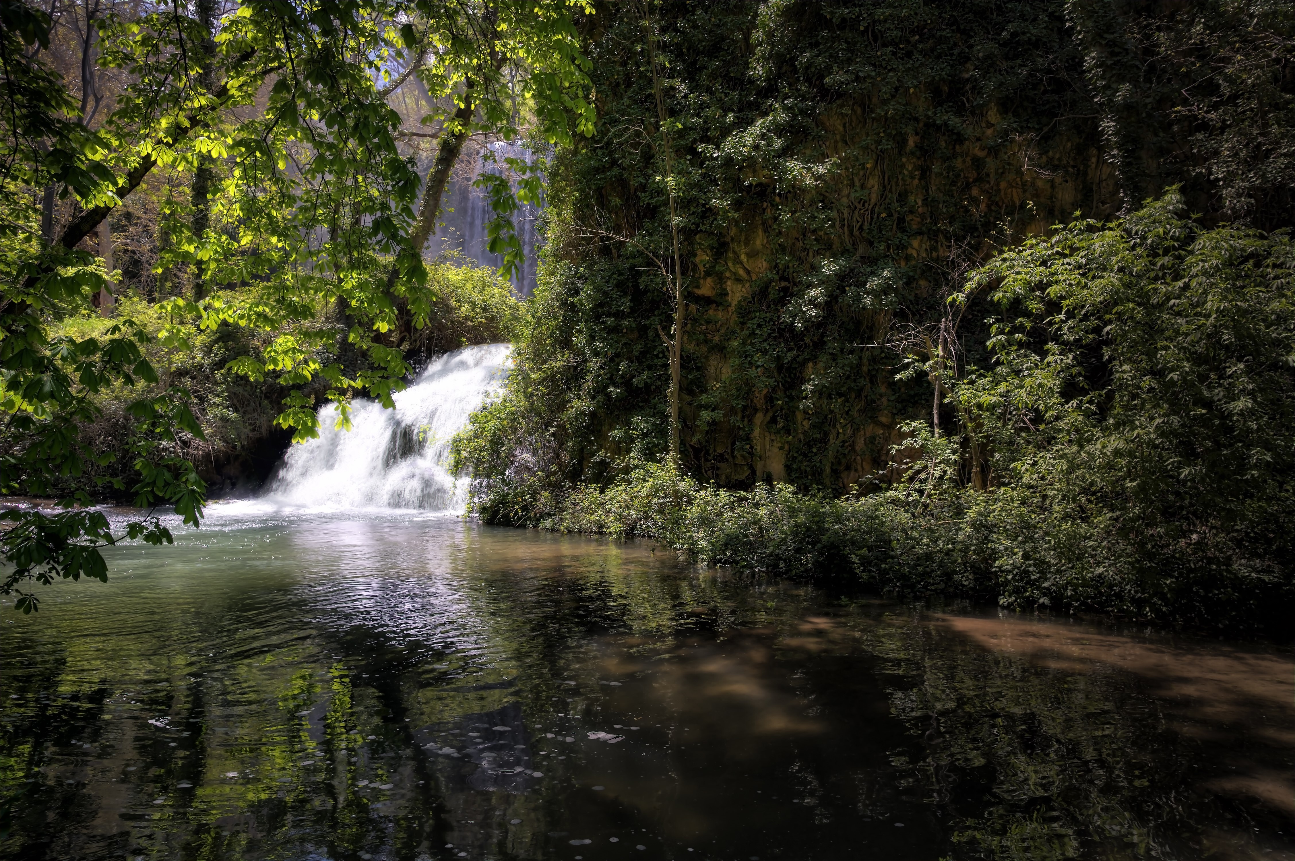 Waterfall in a forest near Zaragoza, Spain HD Wallpaper