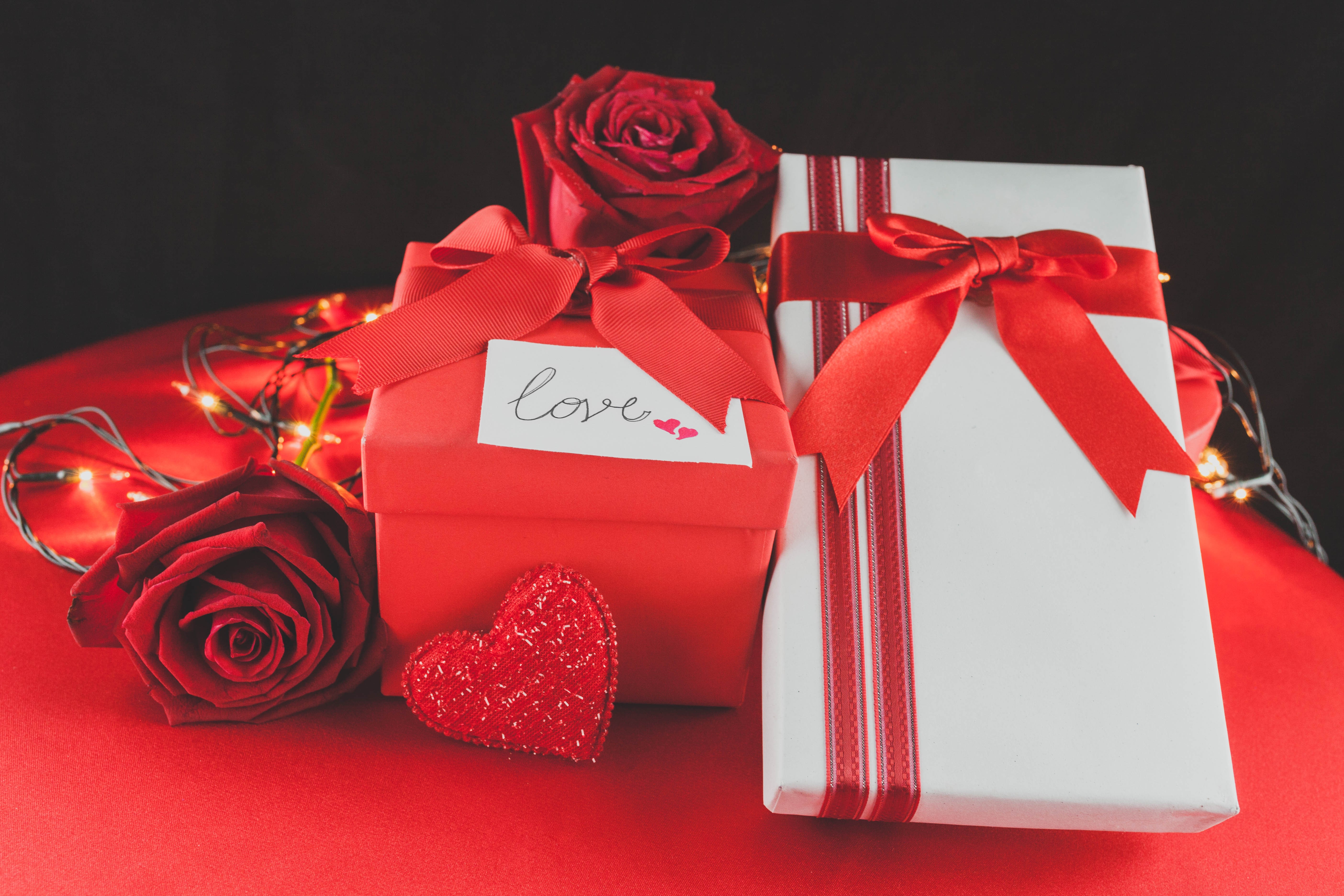 Valentine's Day Gifts with Roses and Lights HD Wallpaper