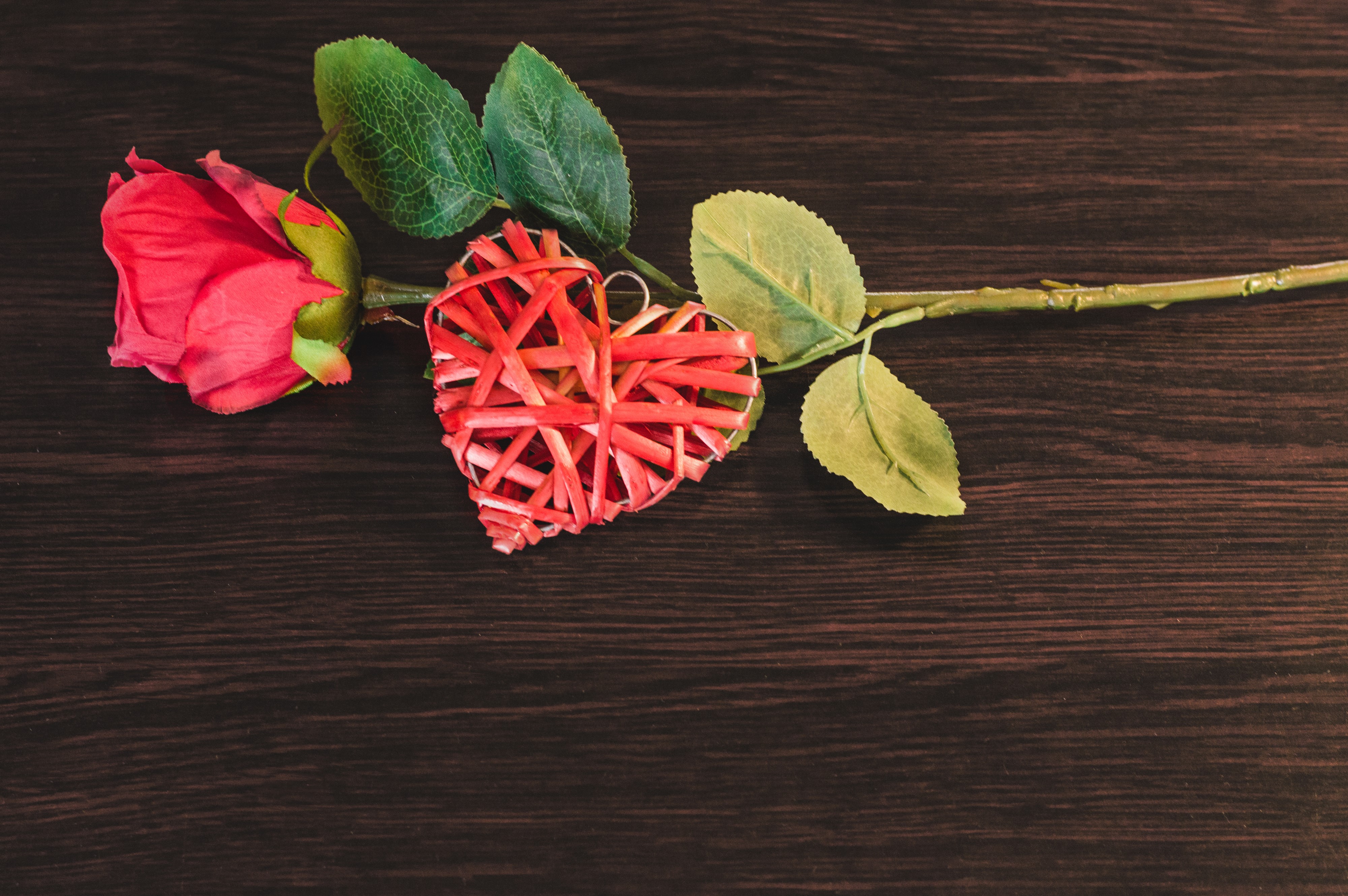 Red Rose and Woven Heart on Dark Wood HD Wallpaper